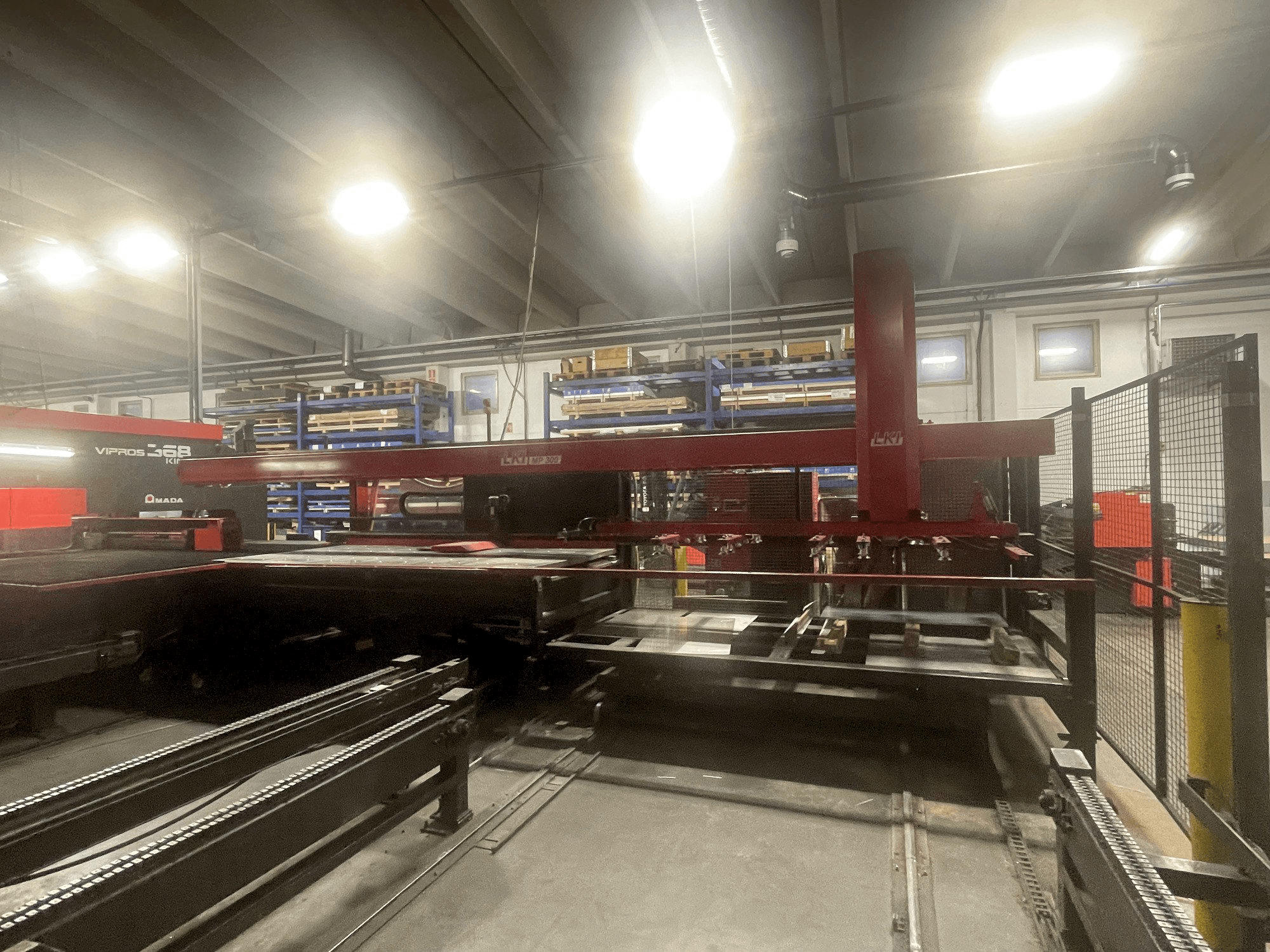 Vista frontal de la máquina Fms LINE AMADA