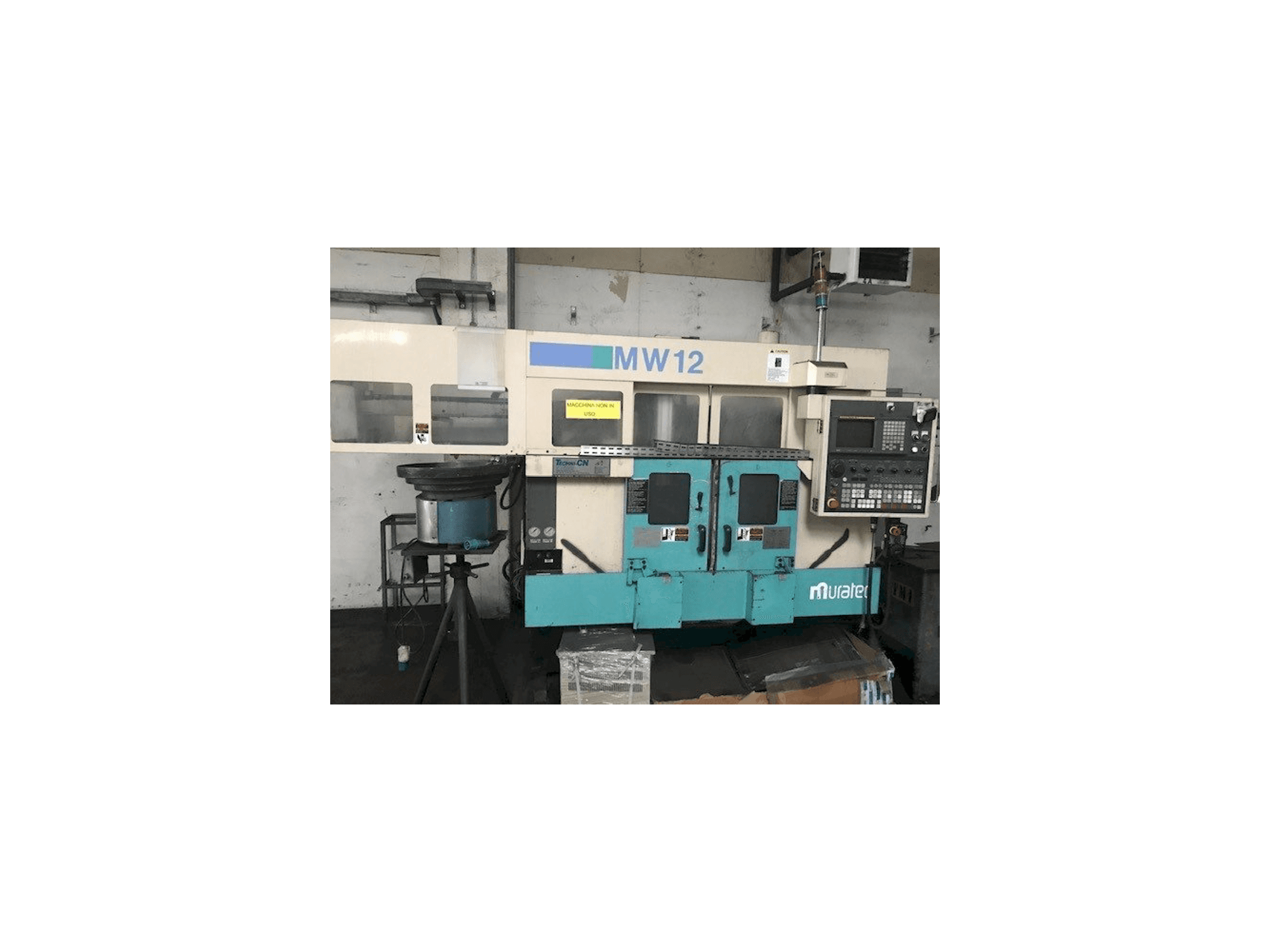 Vista frontal de la máquina Muratec MW 12 CNC