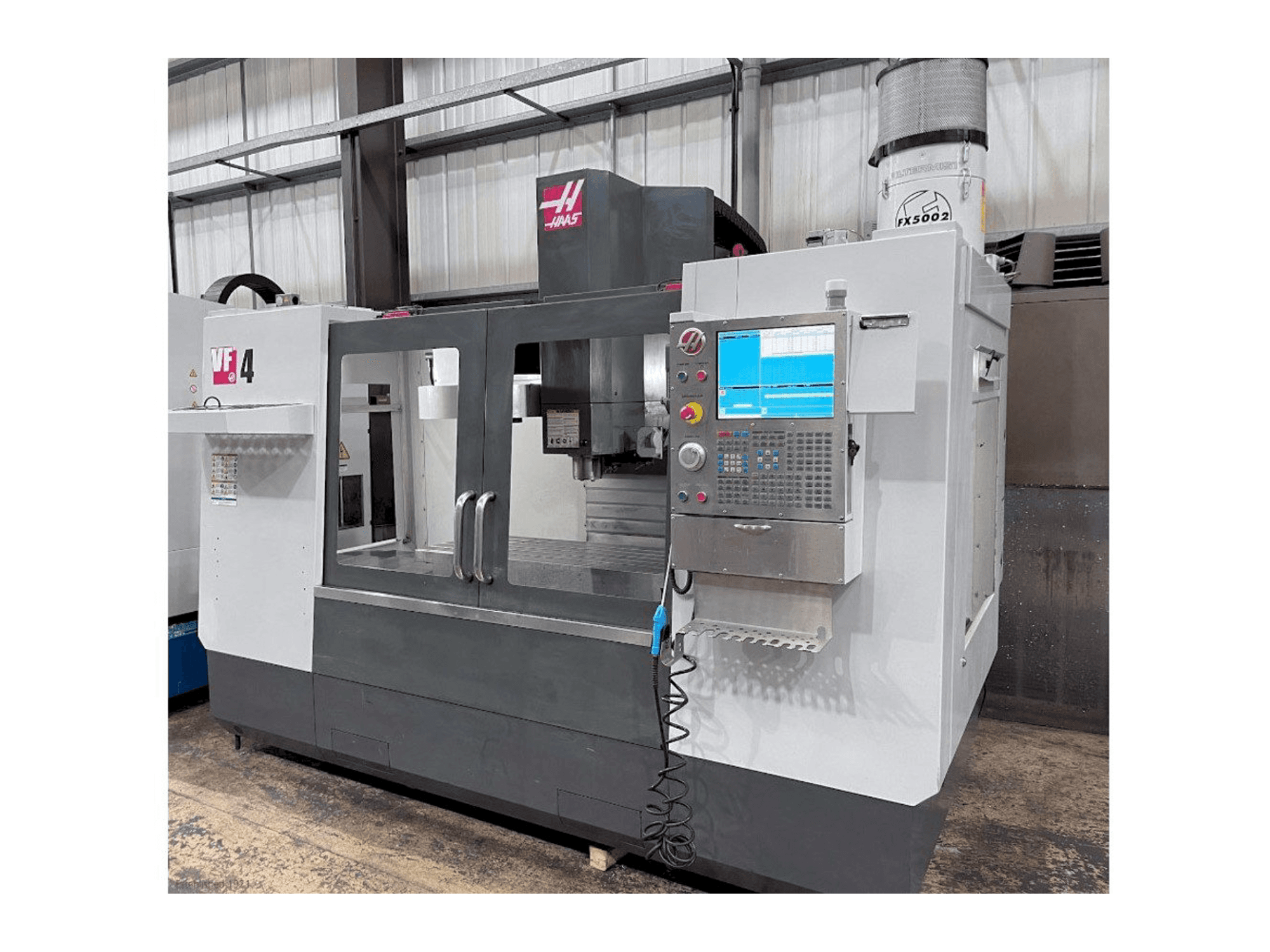 Vista frontal de la máquina HAAS VF-4