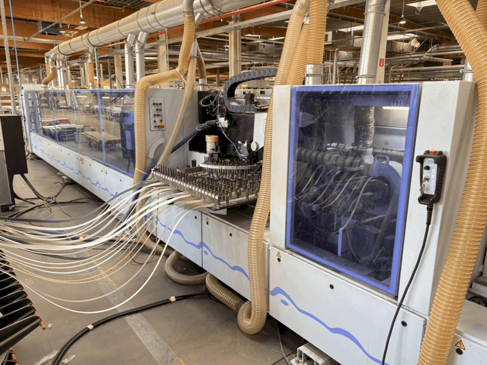 Vista frontal de la máquina HOMAG KFL350/12/A3/L/WZ