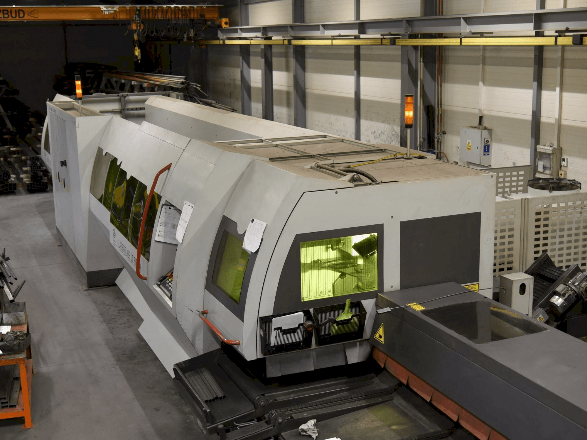 Vista frontal de la máquina BLM ADIGE LaserTube LT Fiber