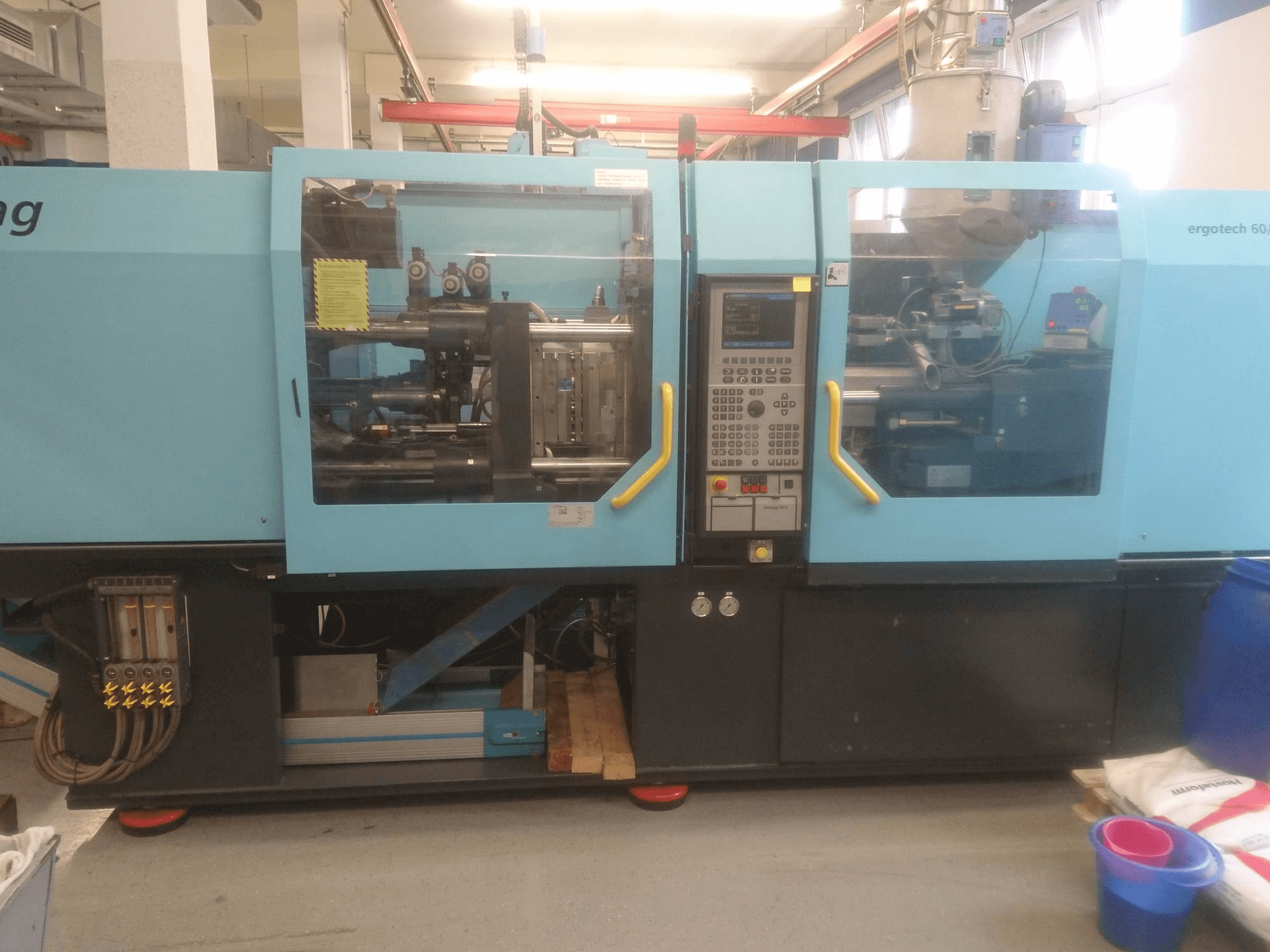 Vista frontal de la máquina DEMAG Ergotech 60/370-310 EL EXIS E