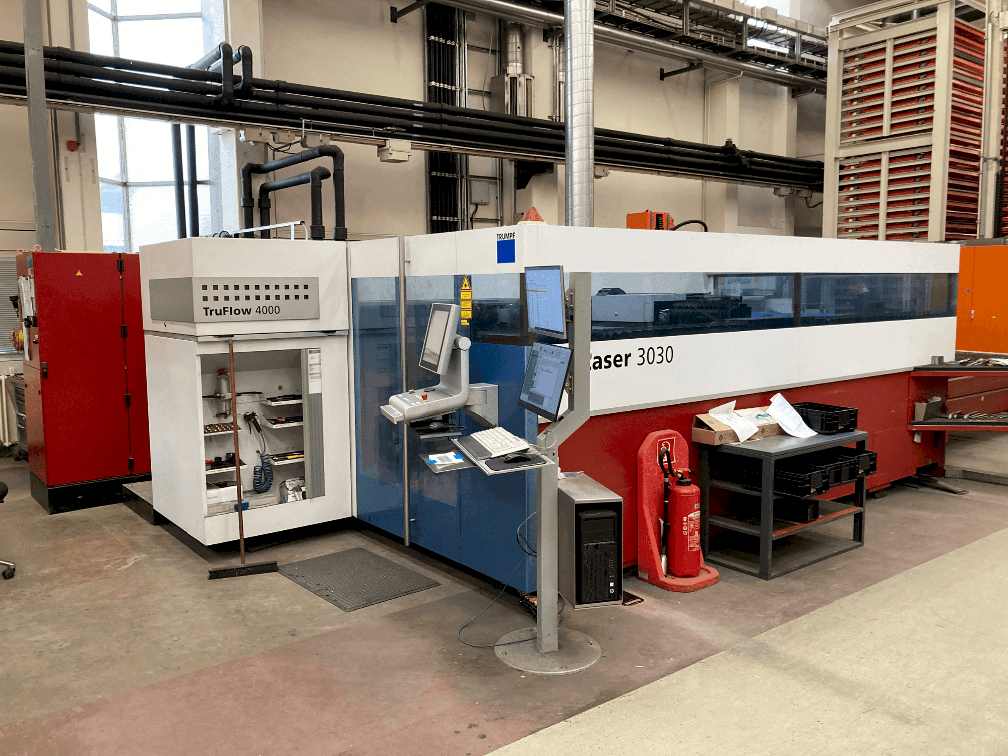 Vista frontal de la máquina TRUMPF TruLaser 3030