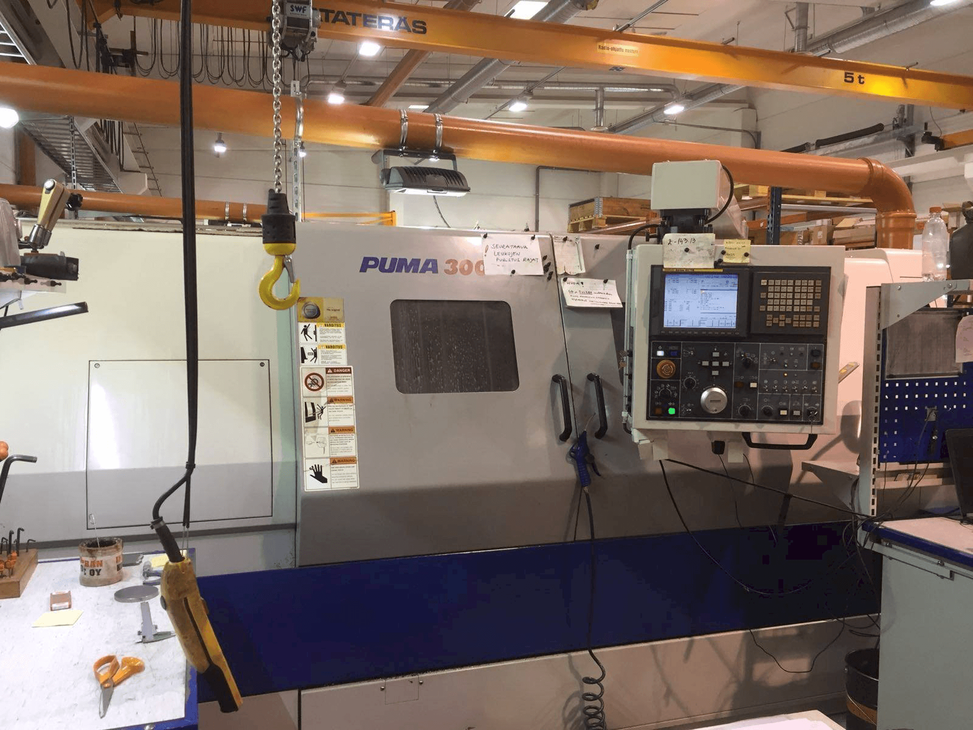 Vista frontal de la máquina Doosan Puma 300LC