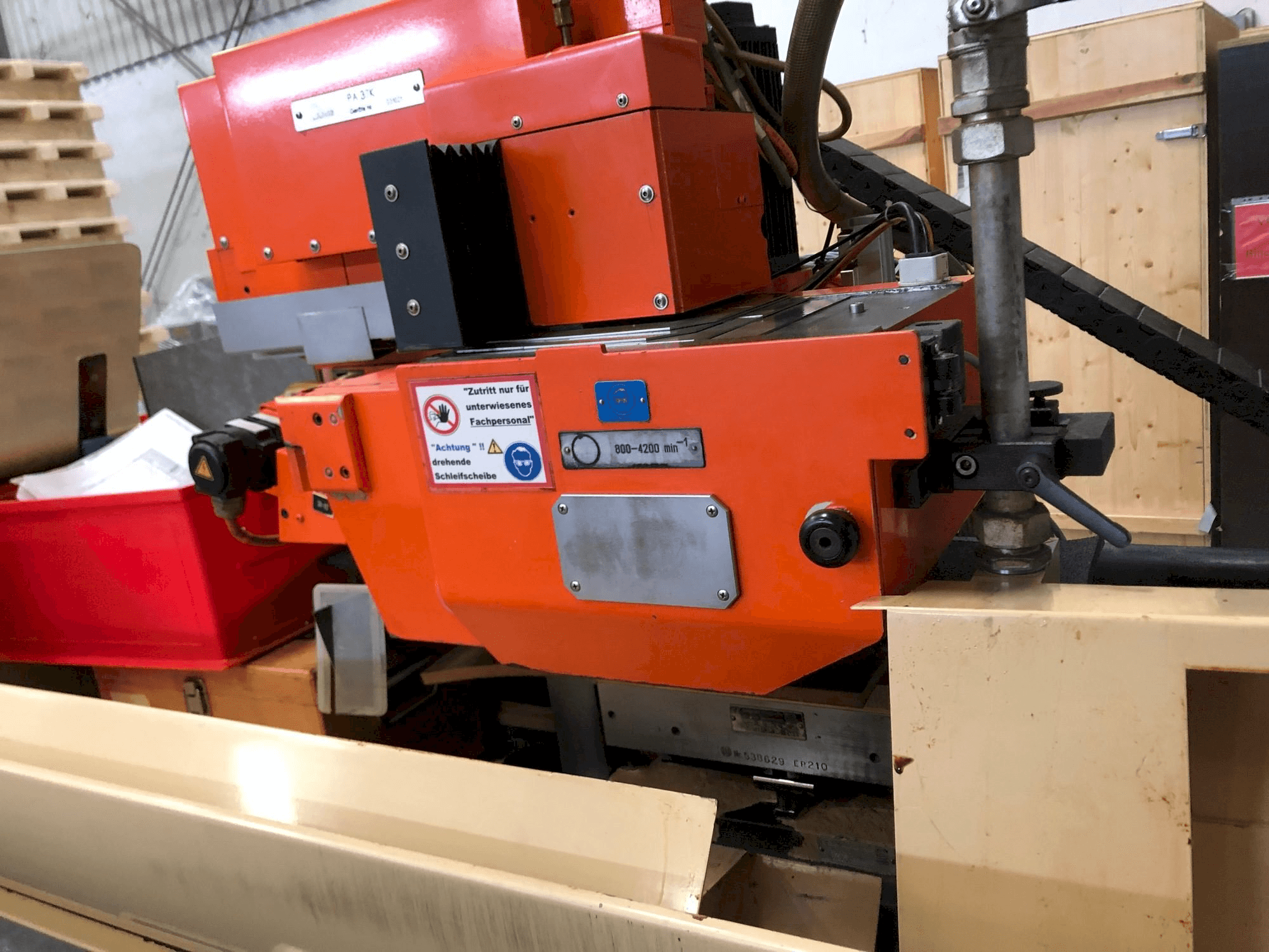 Vista frontal de la máquina JUNG JF 525 N