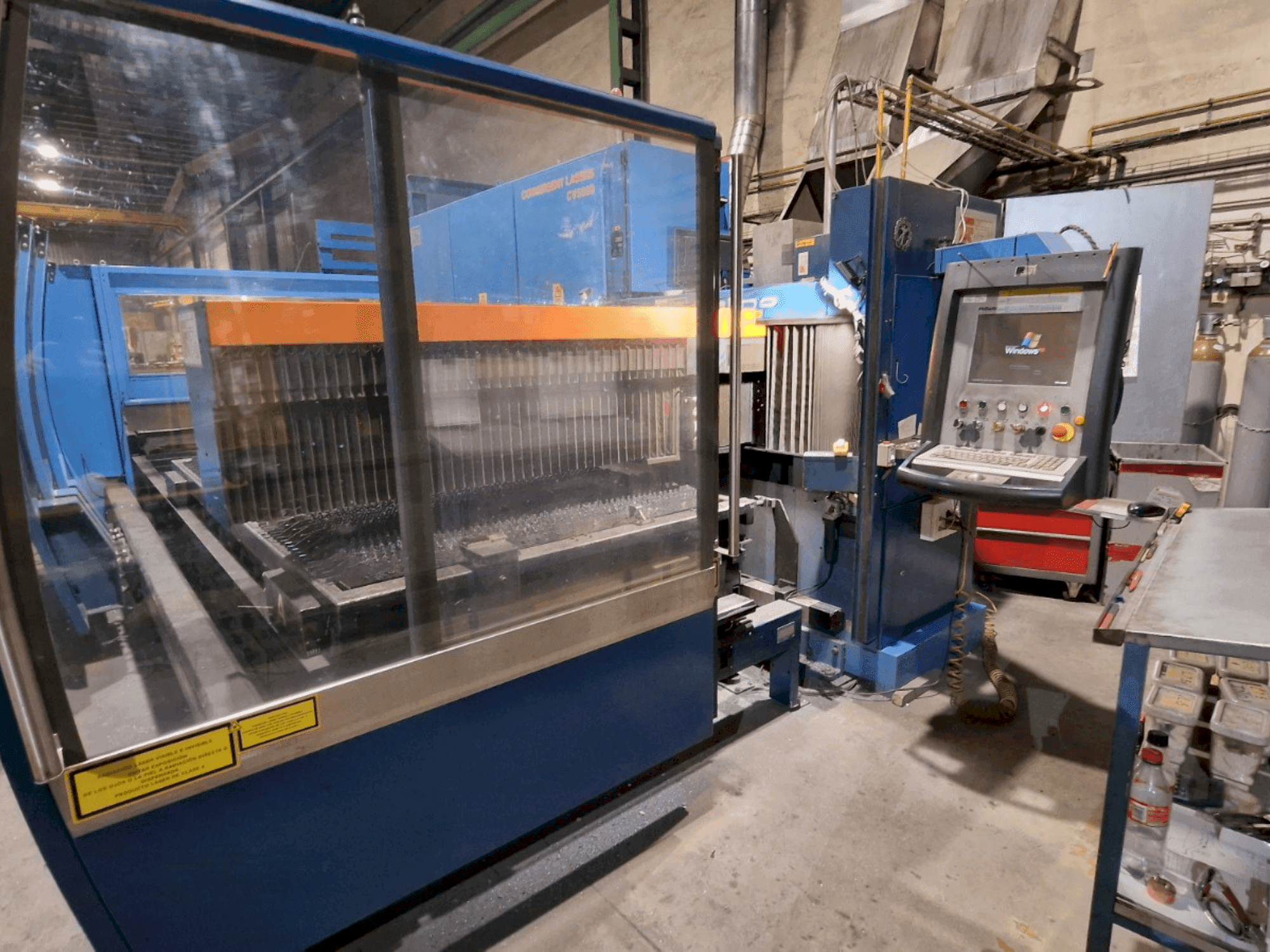 Vista frontal de la máquina Prima Industrie PLATINO 1530