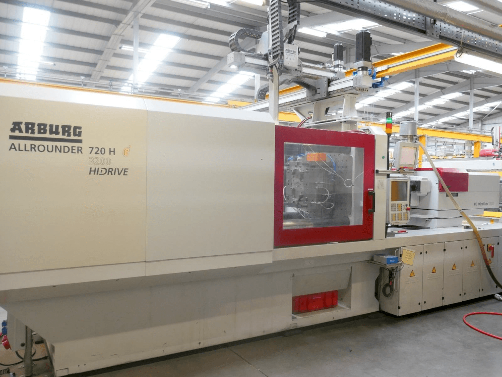 Vista frontal de la máquina Arburg Allrounder 720H 3200 1300