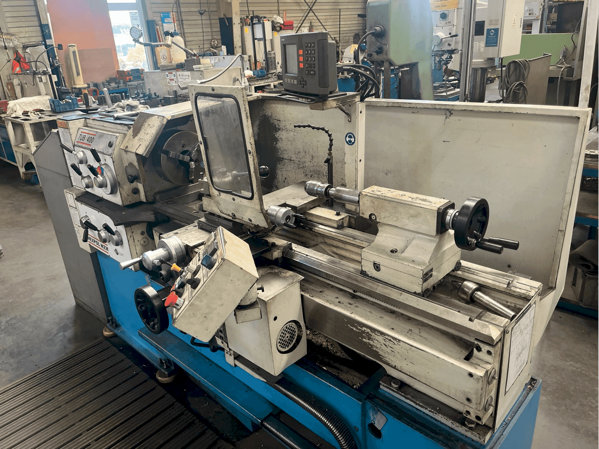 Vista frontal de la máquina MEXPOL WZM TUB 400