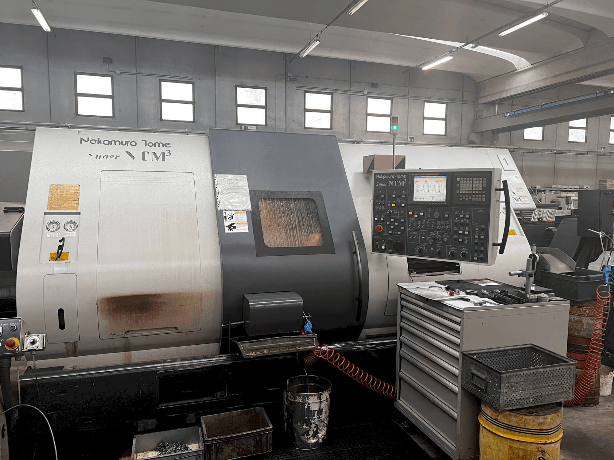 Vista frontal de la máquina NAKAMURA NTM3