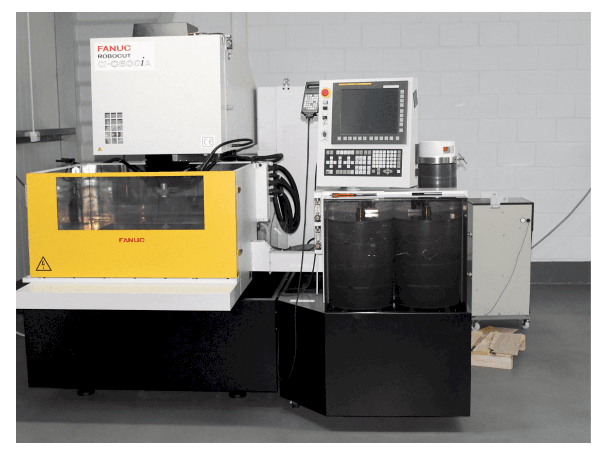 Vista frontal de la máquina FANUC RoboCut Alfa C600iA