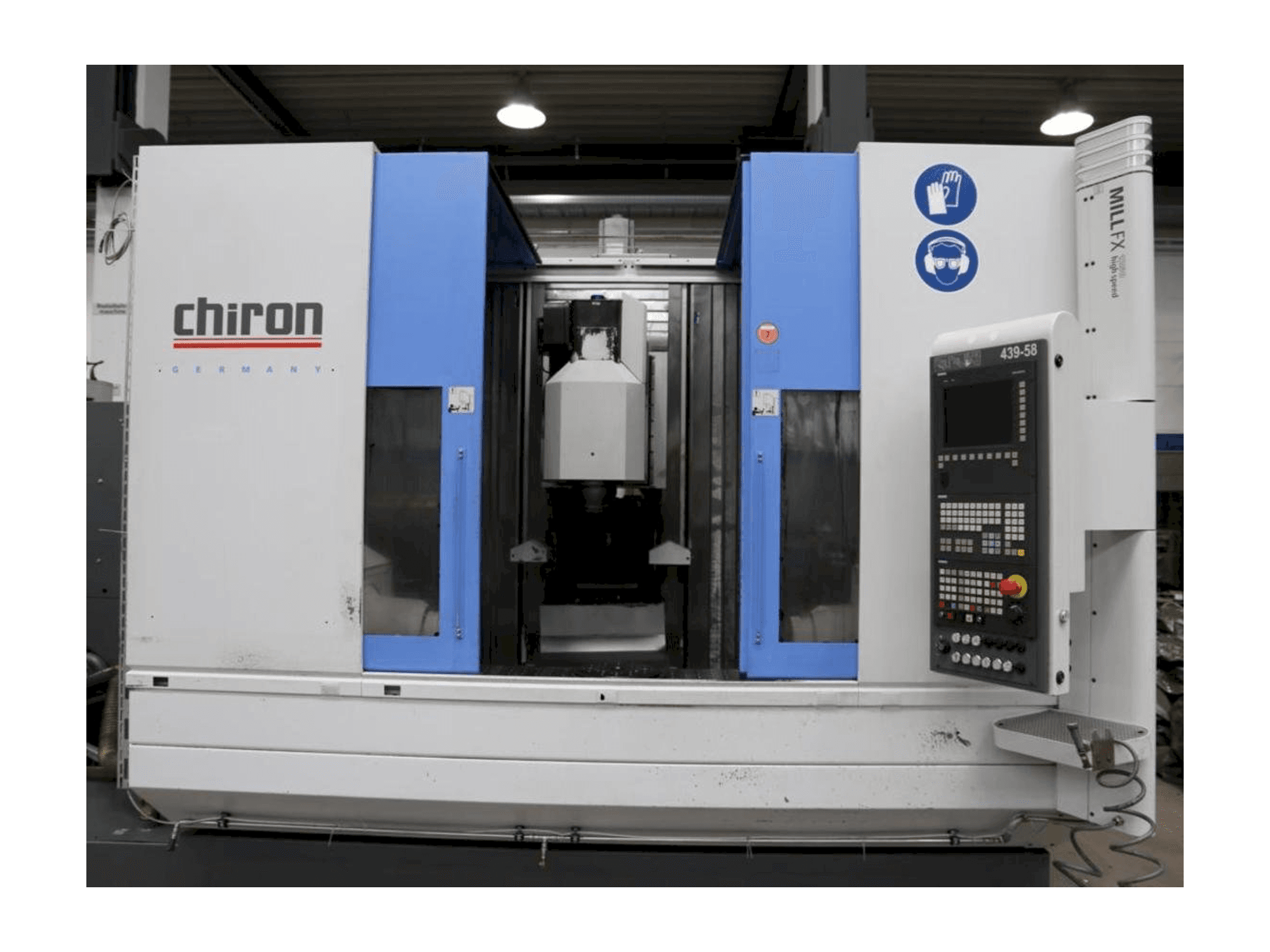 Vista frontal de la máquina CHIRON Mill 1250