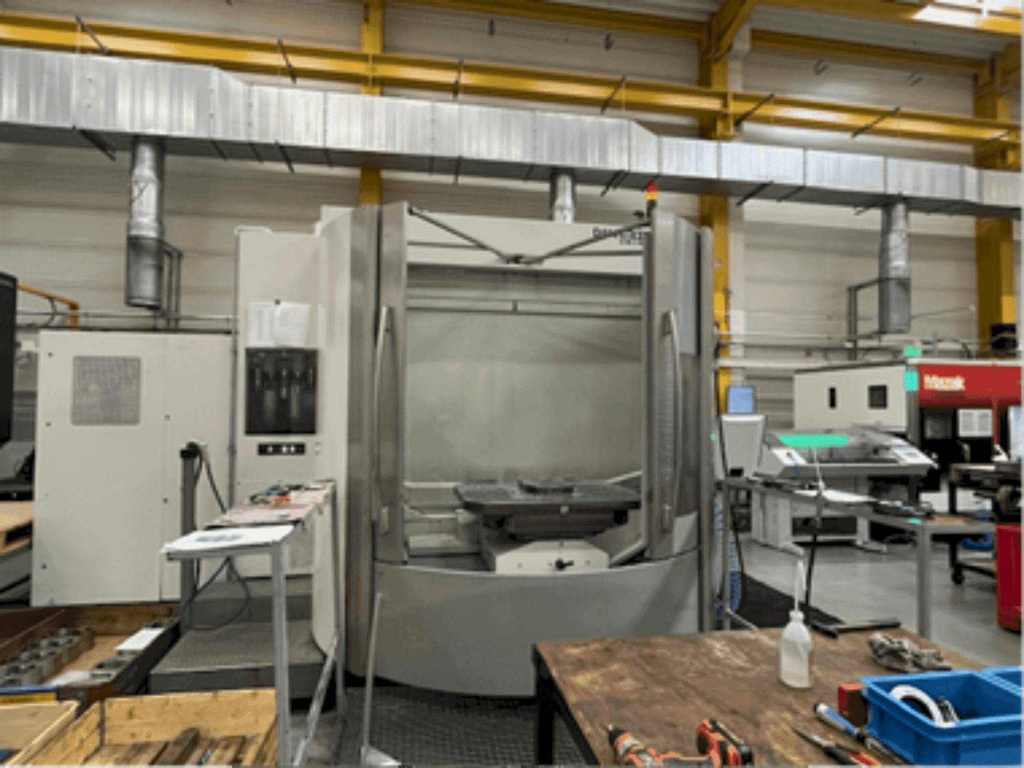 Vista frontal de la máquina DMG GILDEMEISTER DMC 125U