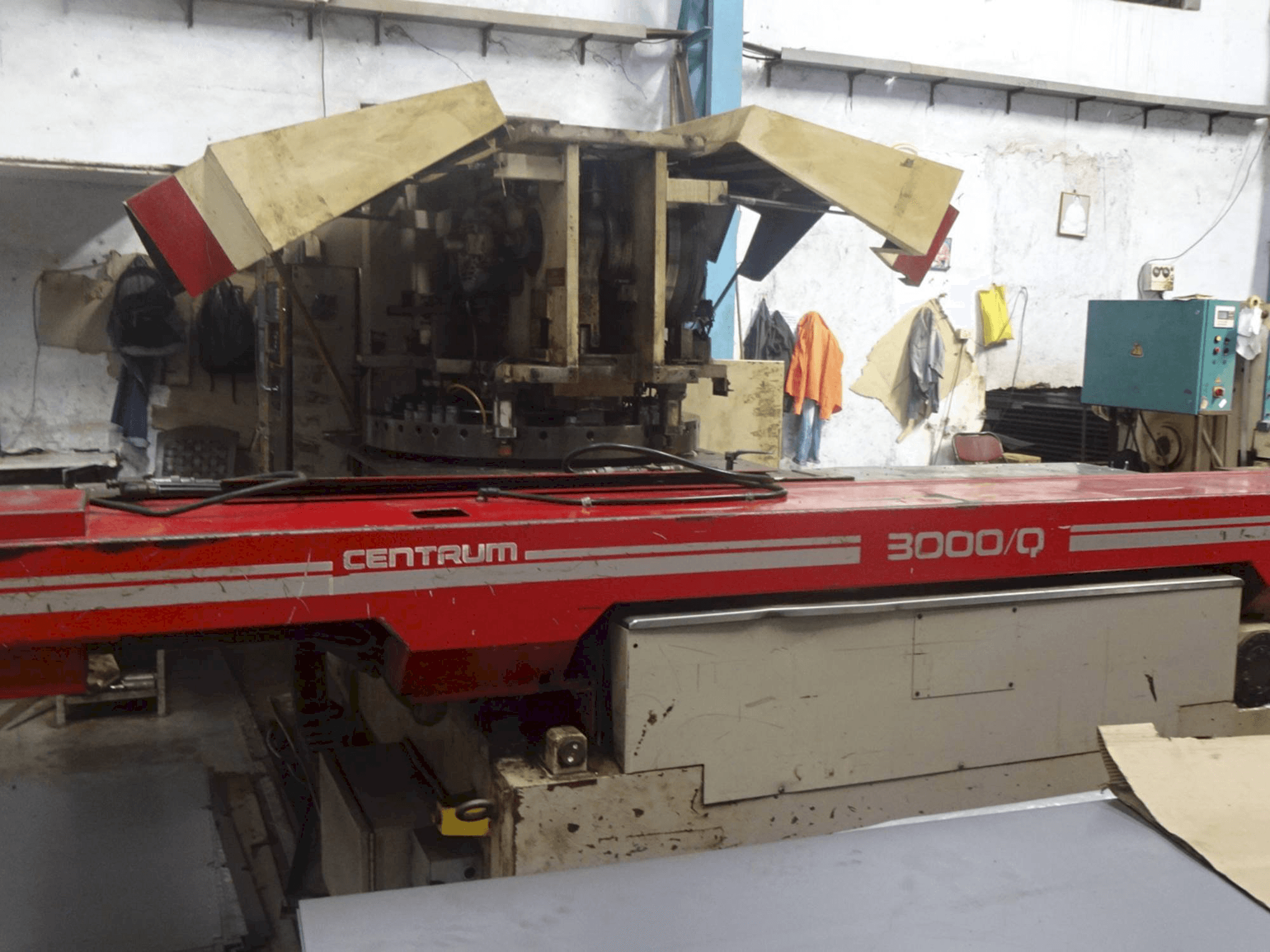 Vista frontal de la máquina MURATA MURATEC CENTRUM 3000