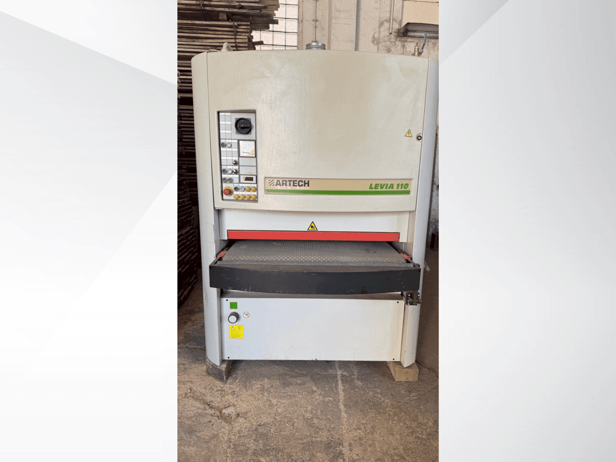 Vista frontal de la máquina BIESSE Levia 110