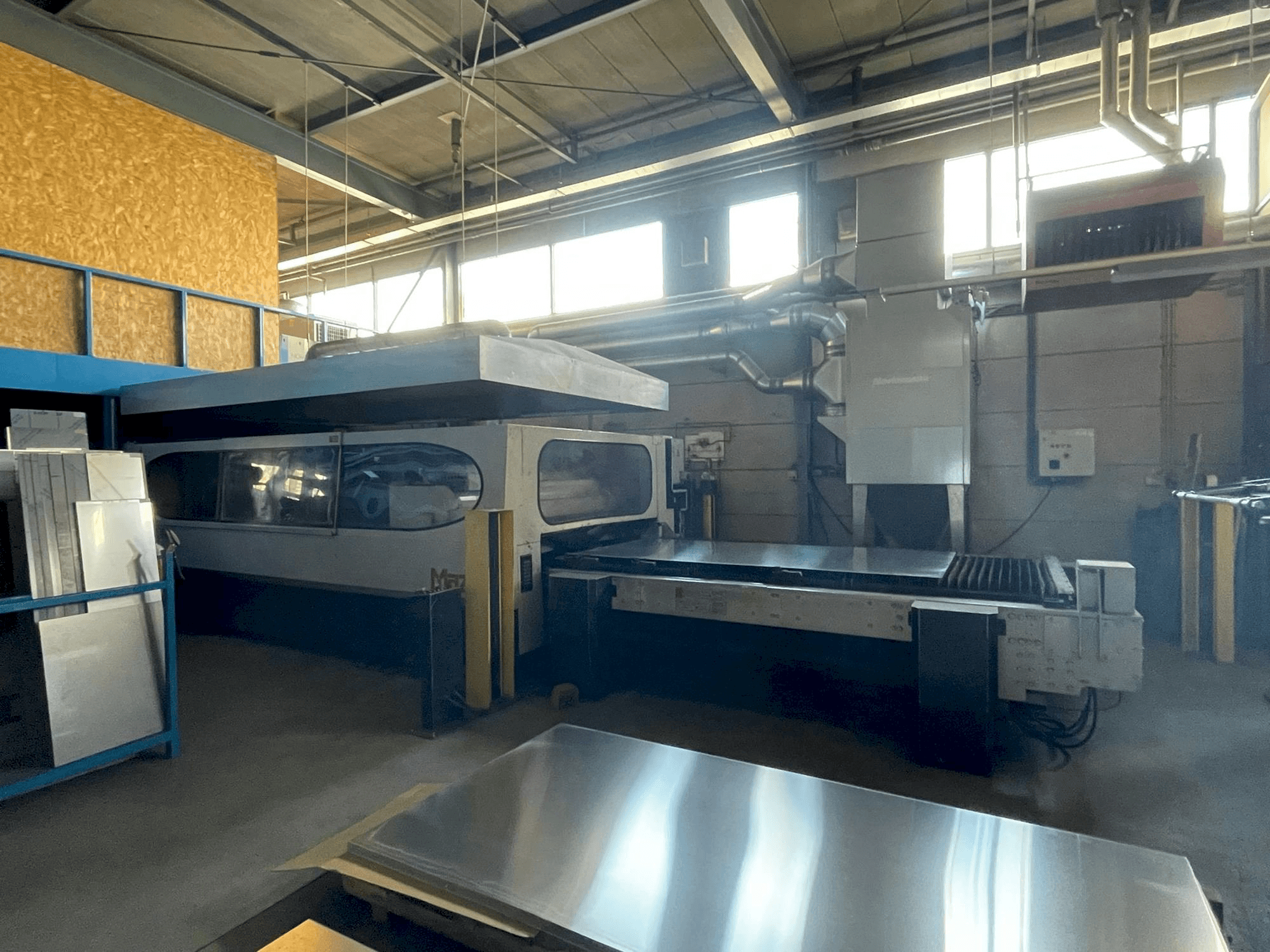 Vista frontal de la máquina Mazak HyperGear 510