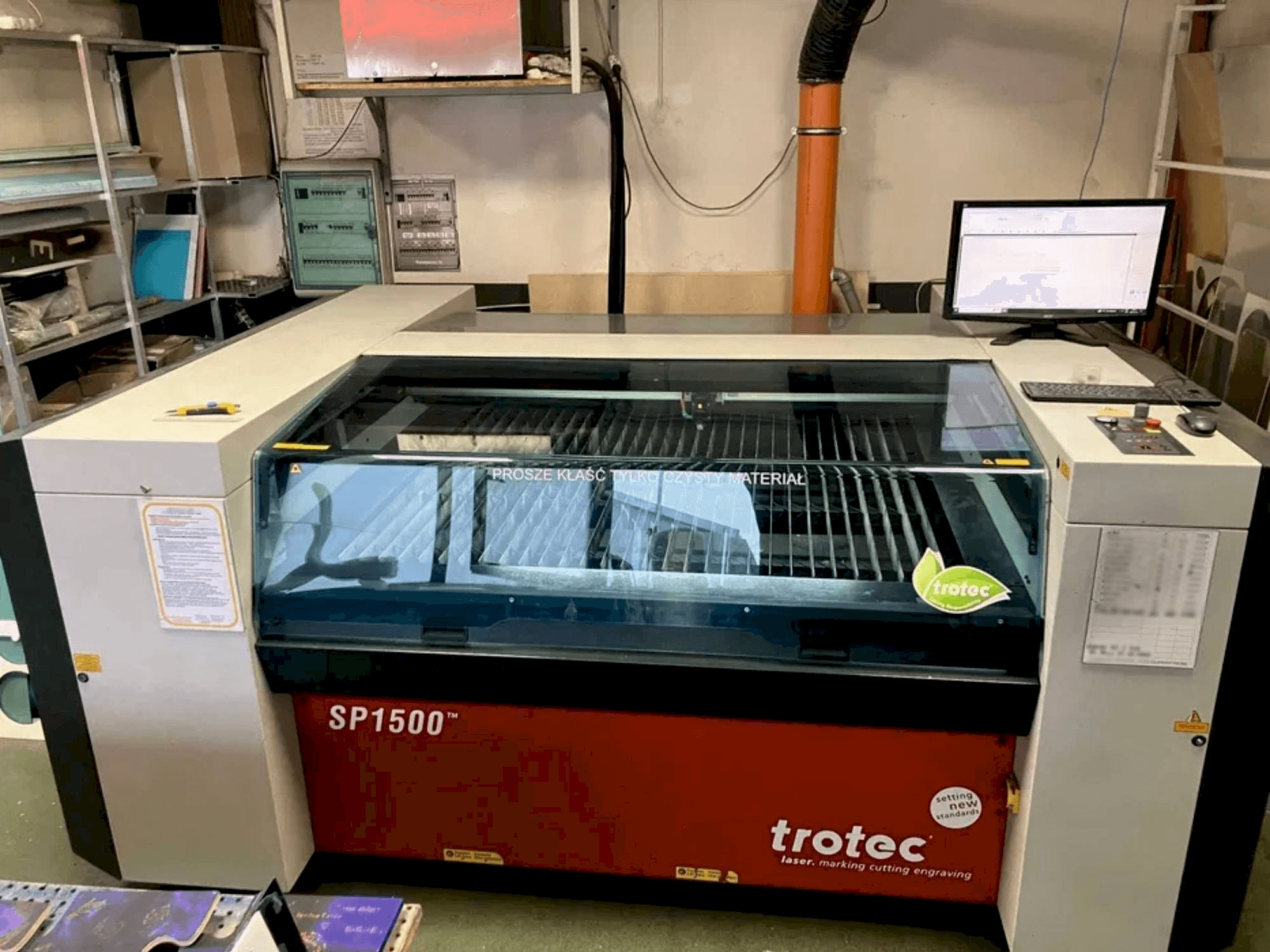 Vista frontal de la máquina Trotec SP1500