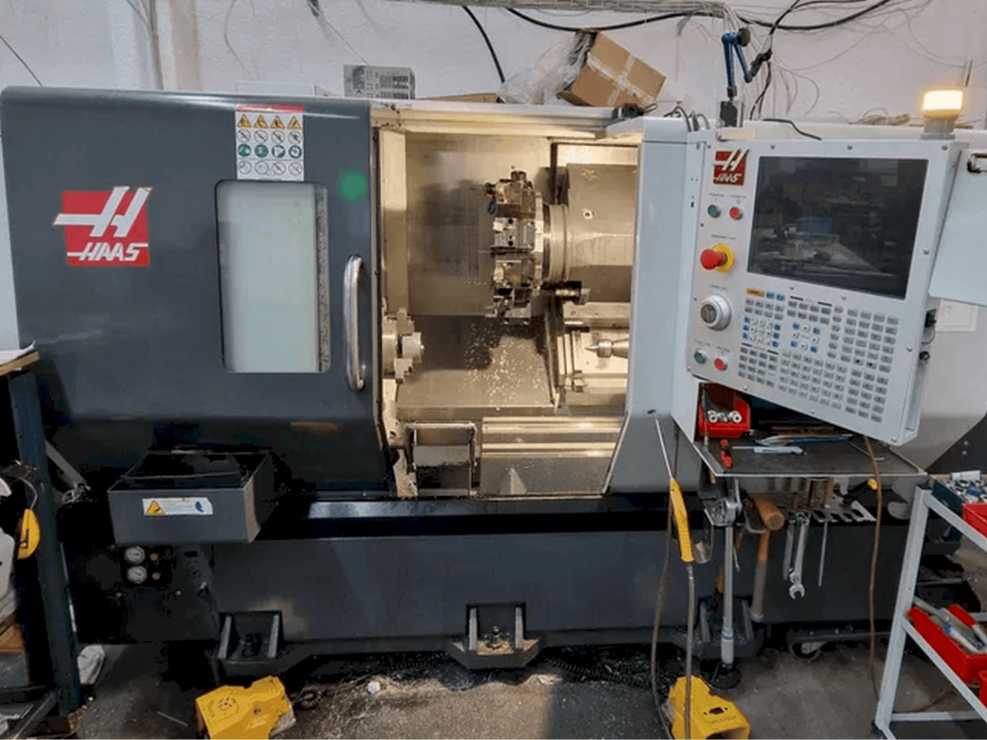 Vista frontal de la máquina HAAS ST-20Y