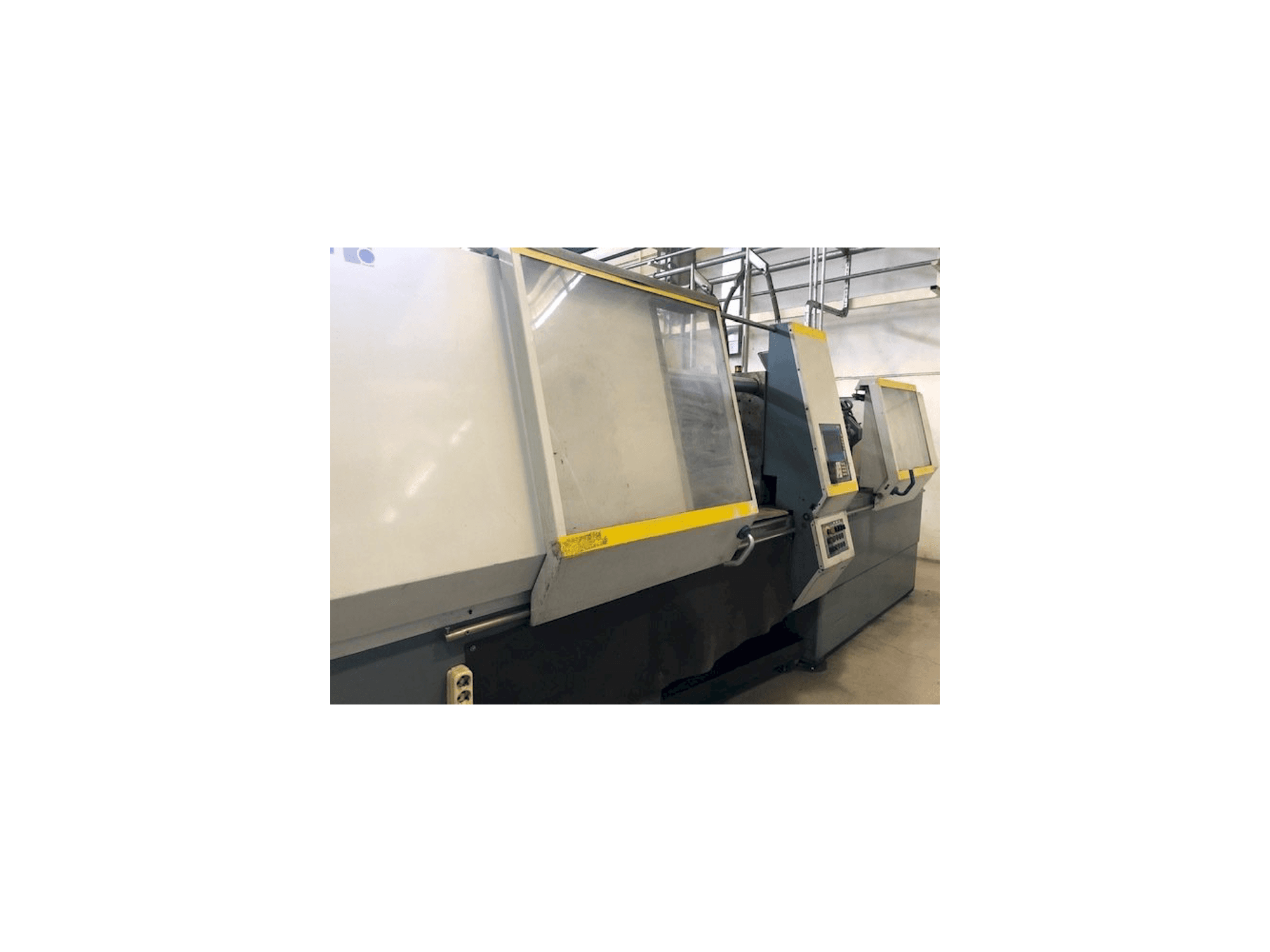 Vista frontal de la máquina Battenfeld BA 1300/630 CDC