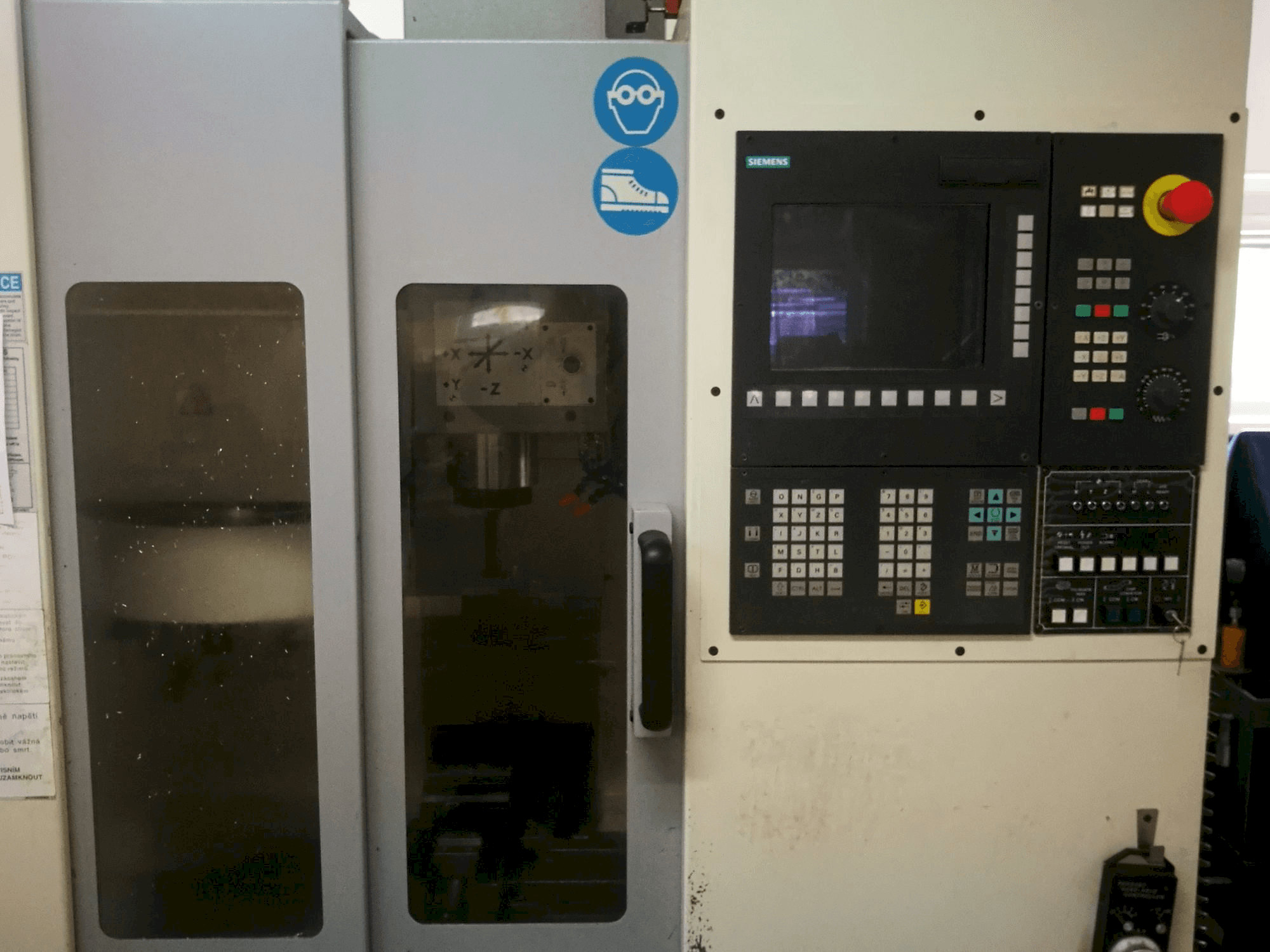 Vista frontal de la máquina Chevalier 1418 VMC-40