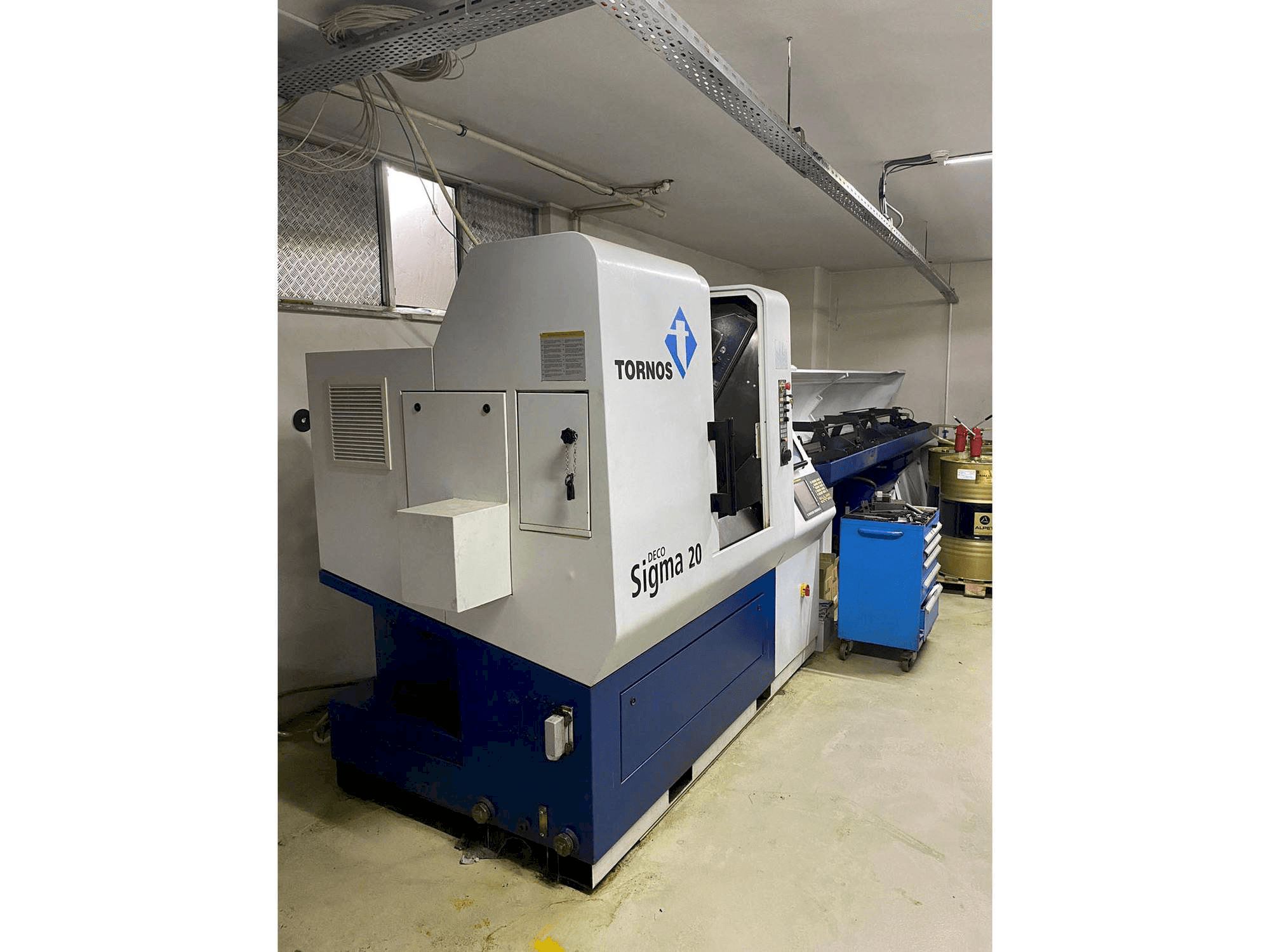 Vista lateral izquierda de la máquina Tornos Delta Sigma 20