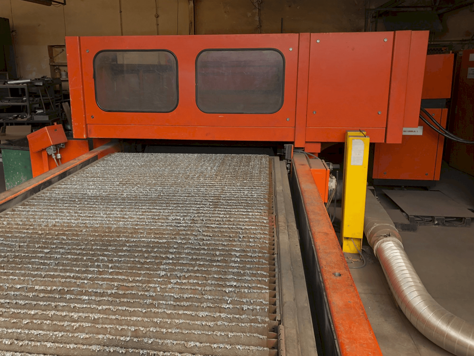 Vista frontal de la máquina Bystronic Bystar 3015