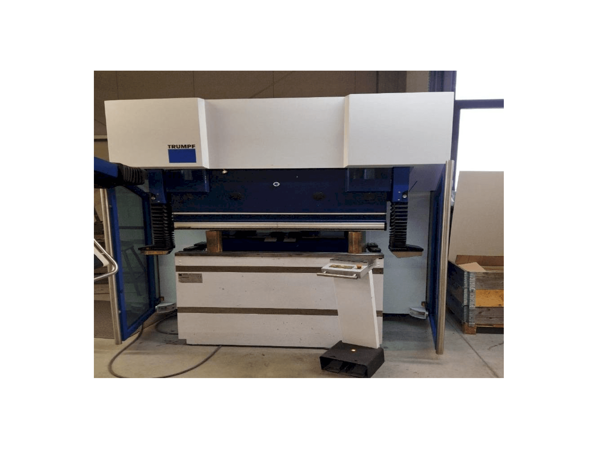 Vista frontal de la máquina TRUMPF V500