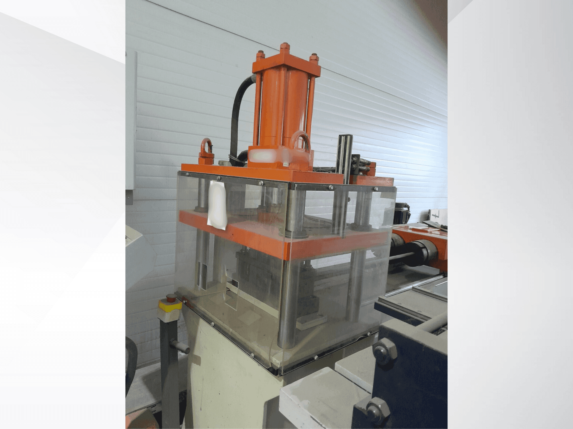 Vista frontal de la máquina UZMA MAKINA PDM 30