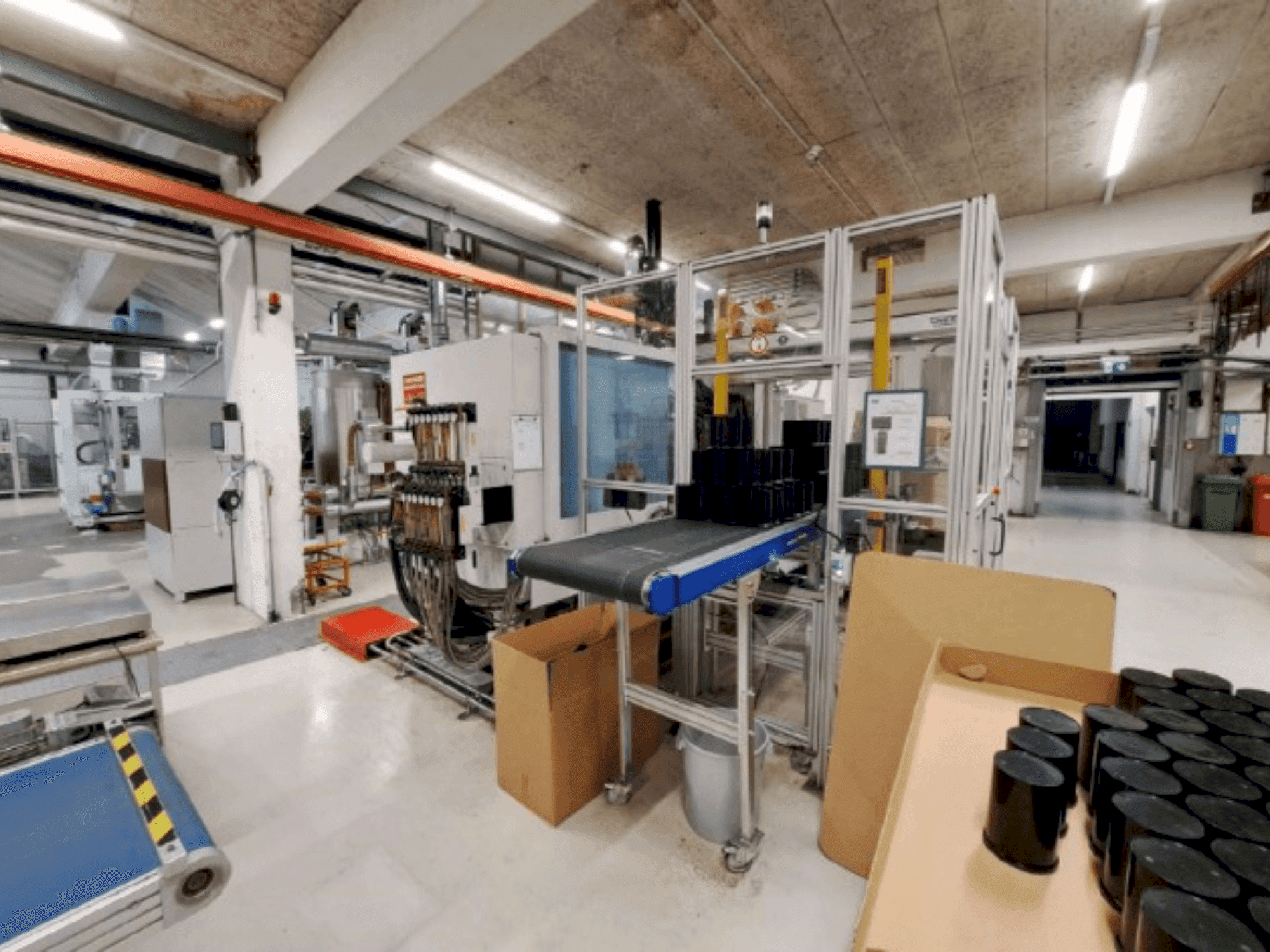 Vista frontal de la máquina WITTMANN TM Xpress 270/2250 Unilopg B6P