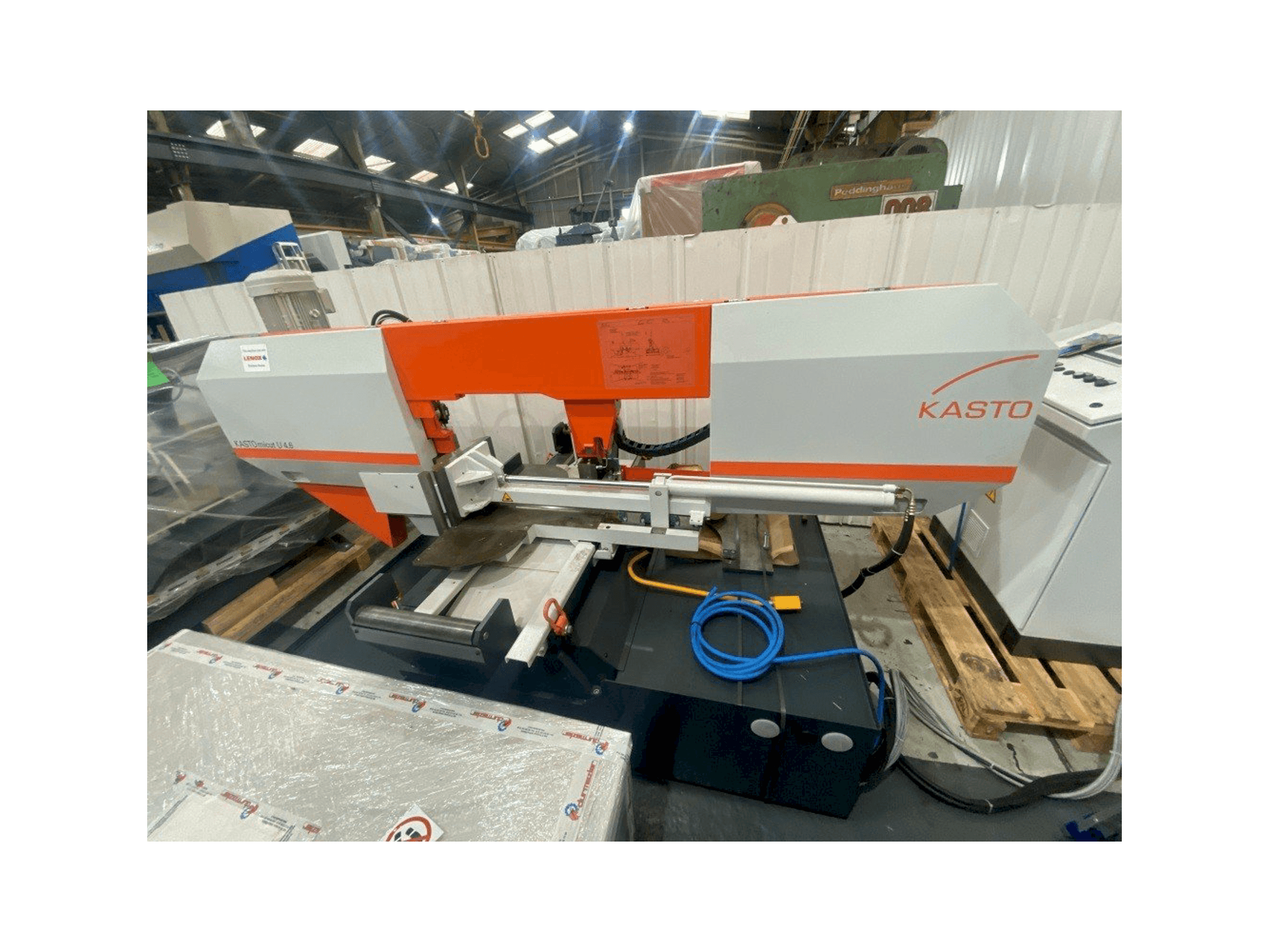 Vista frontal de la máquina KASTO KASTOmicut U 4.6