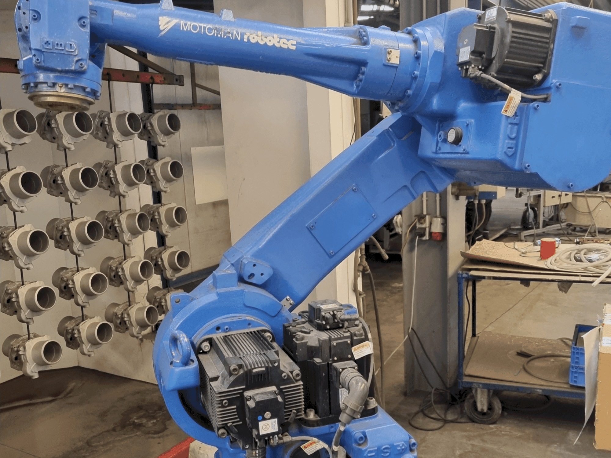 Vista frontal de la máquina MOTOMAN UP50N