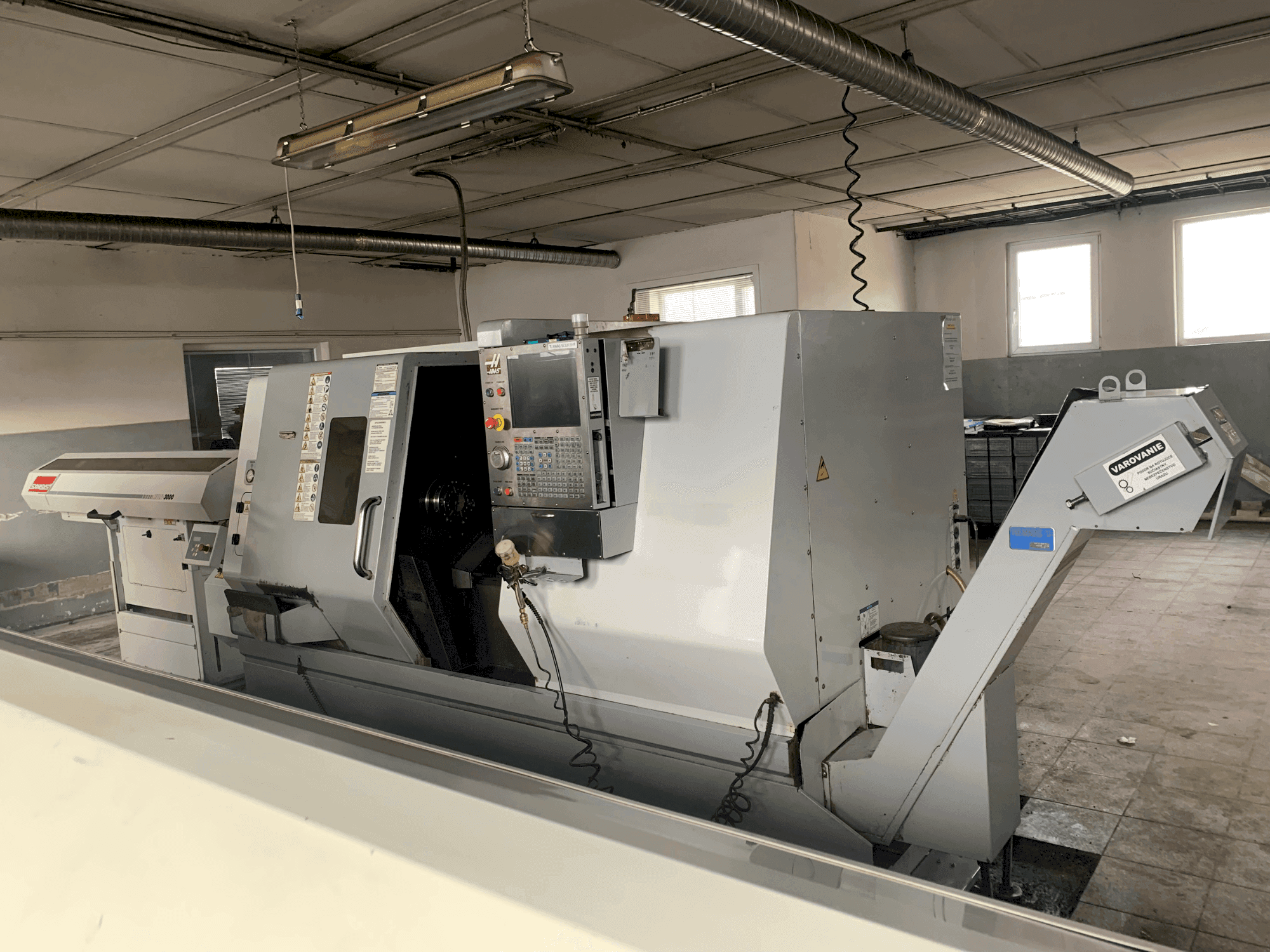 Vista frontal de la máquina HAAS SL-30TBHE