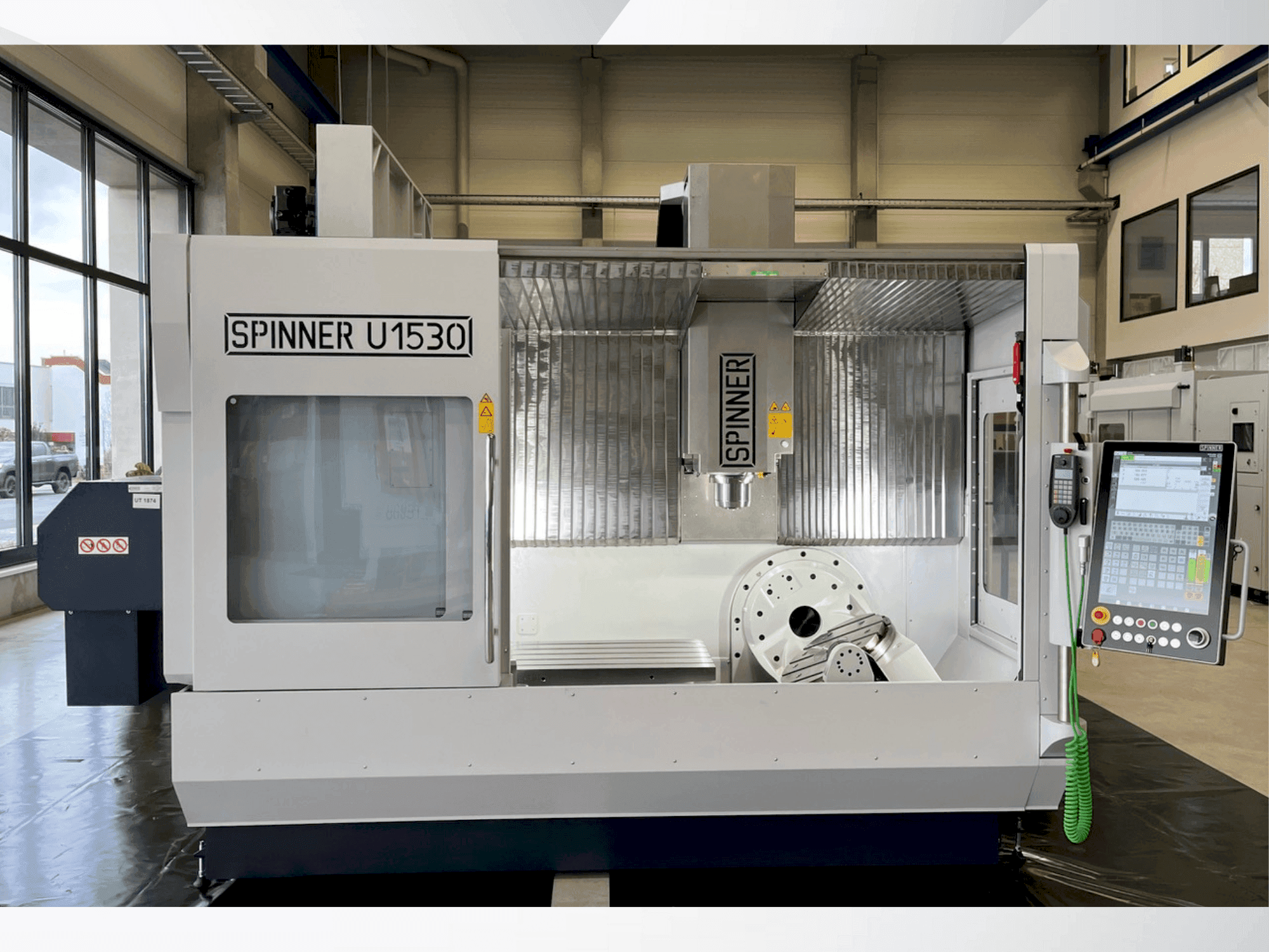 Vista frontal de la máquina SPINNER U5-1530