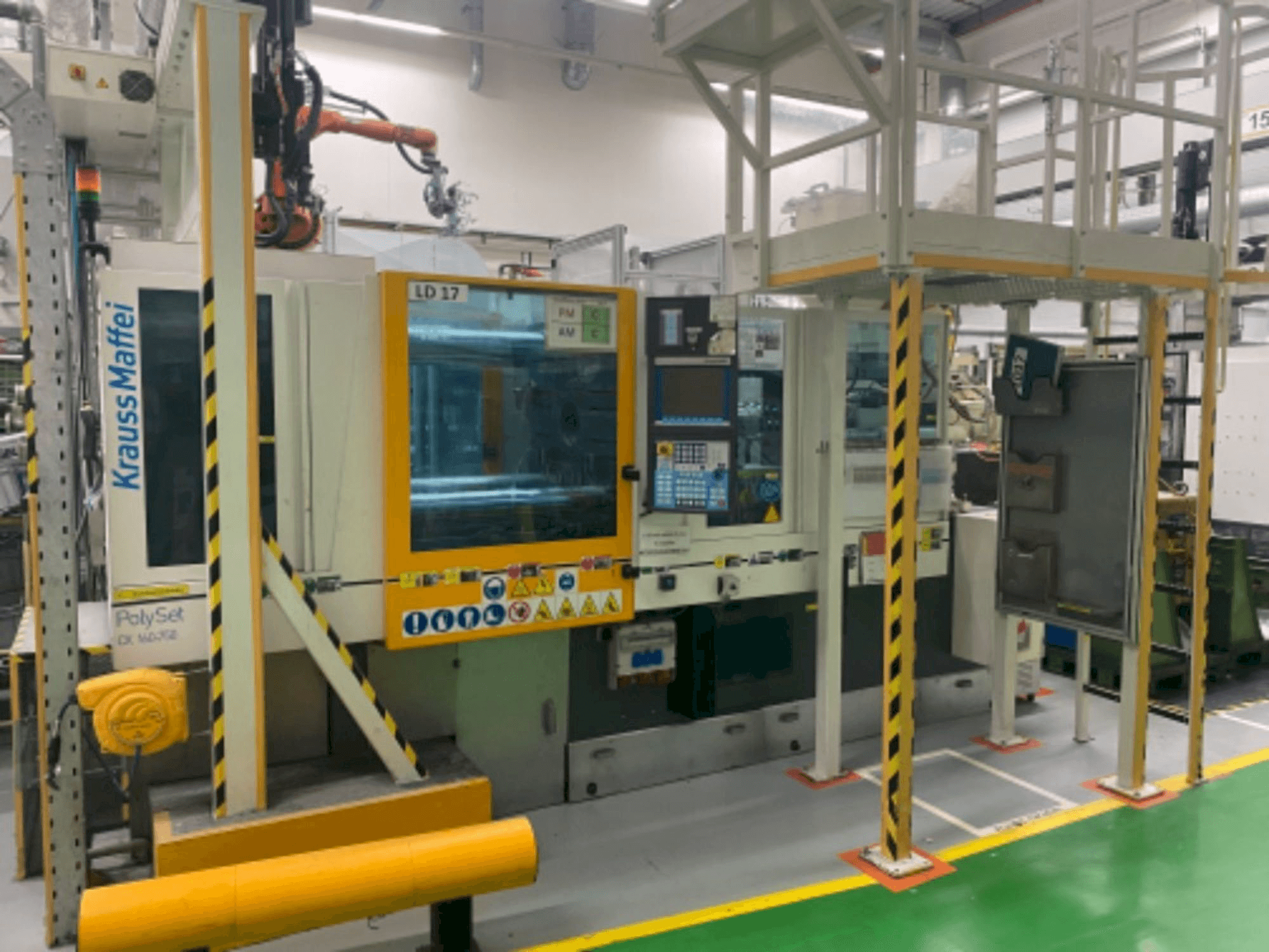 Vista frontal de la máquina Krauss Maffei 160/750 CX POL