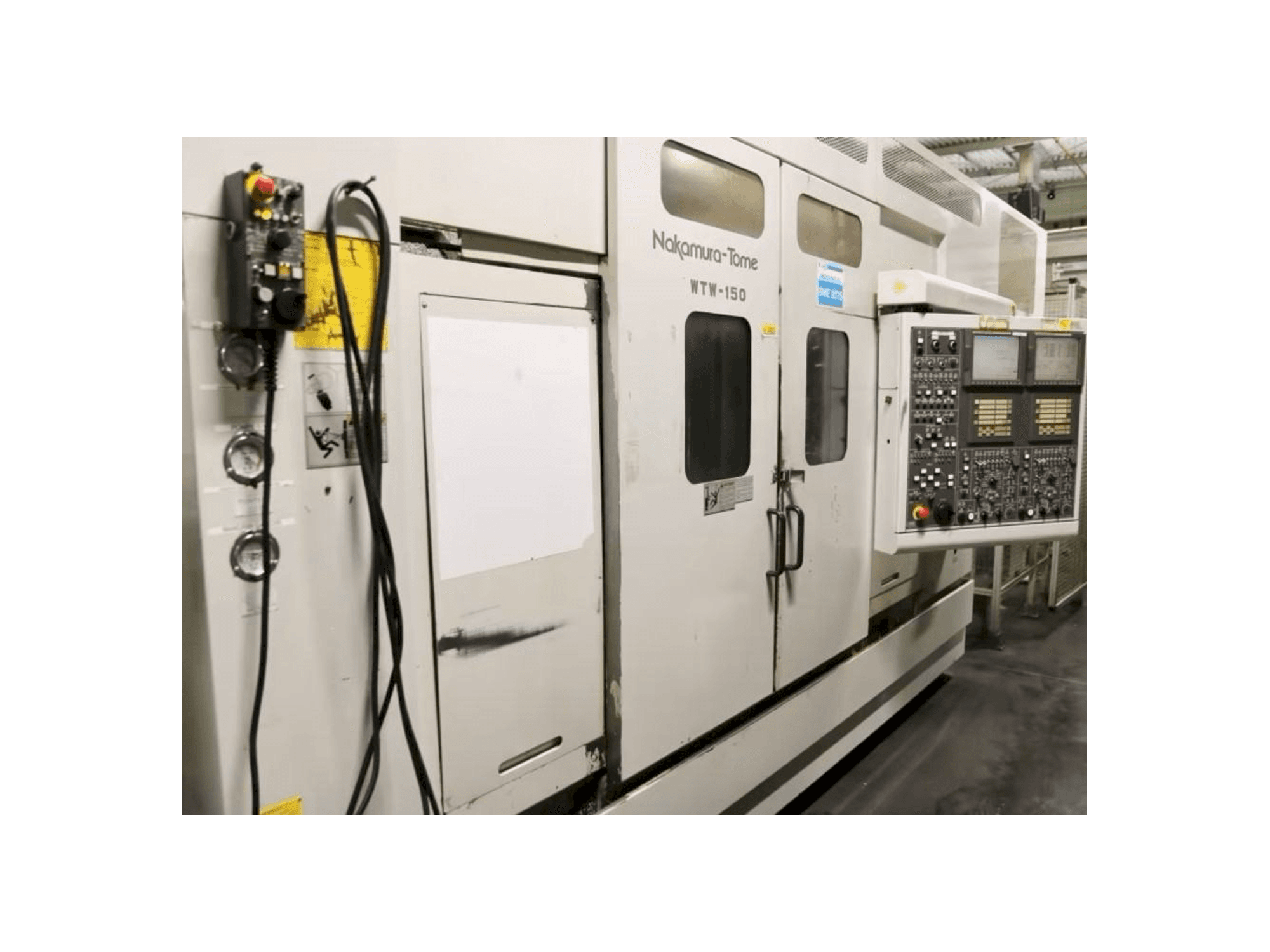 Vista izquierda de la máquina NAKAMURA-TOME WTW-150