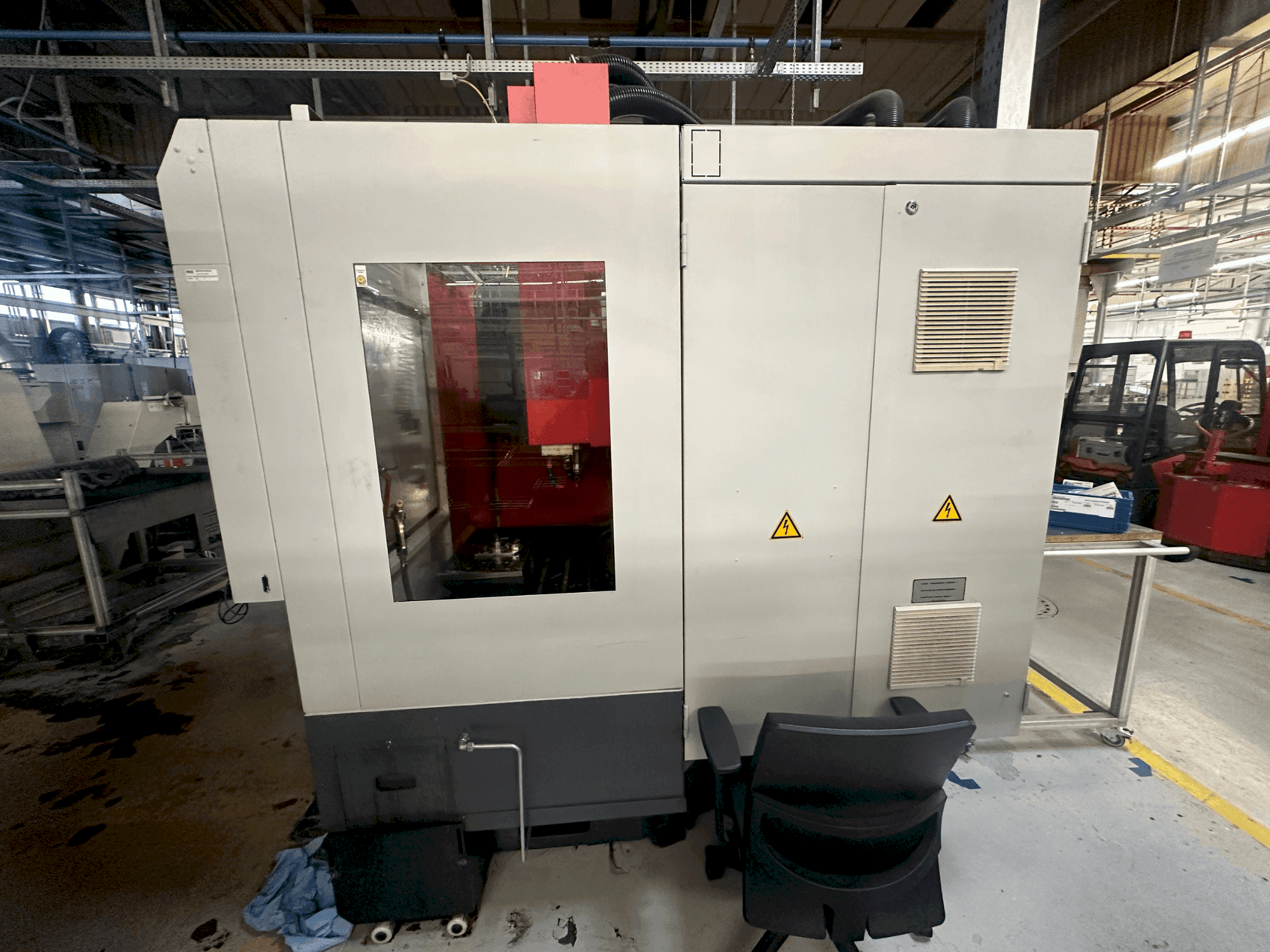 Vista frontal de la máquina EMCO E-600