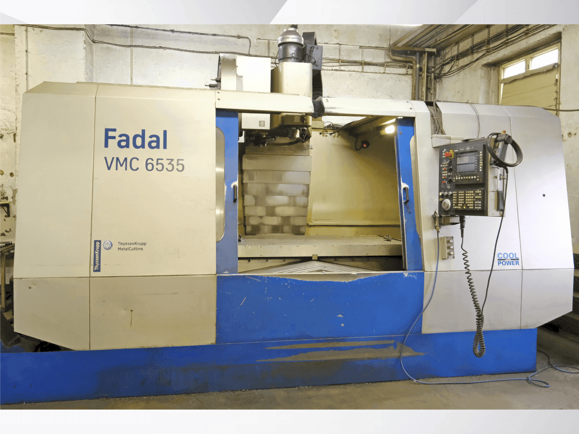 Vista frontal de la máquina FADAL VMC 6535 HT