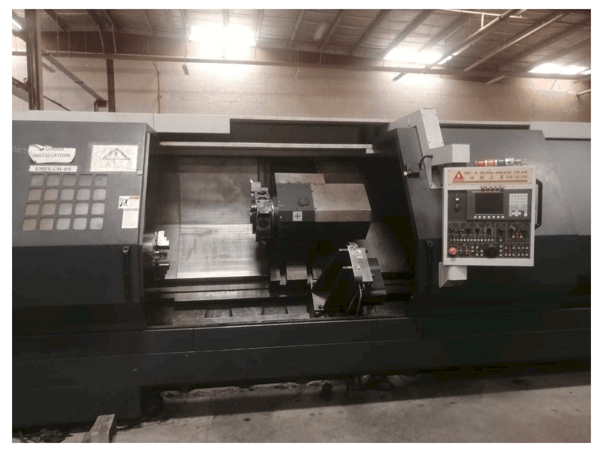 Vista frontal de la máquina YOU JI YH-36+C/300