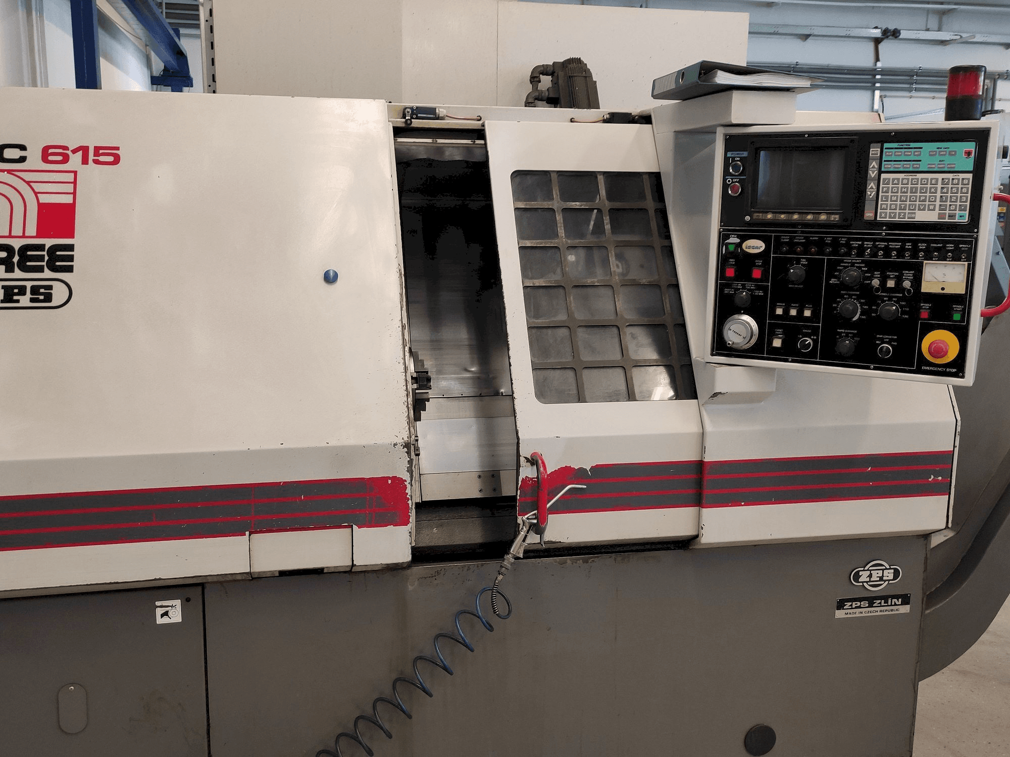 Vista frontal de la máquina ZPS S-50 (TC-615)