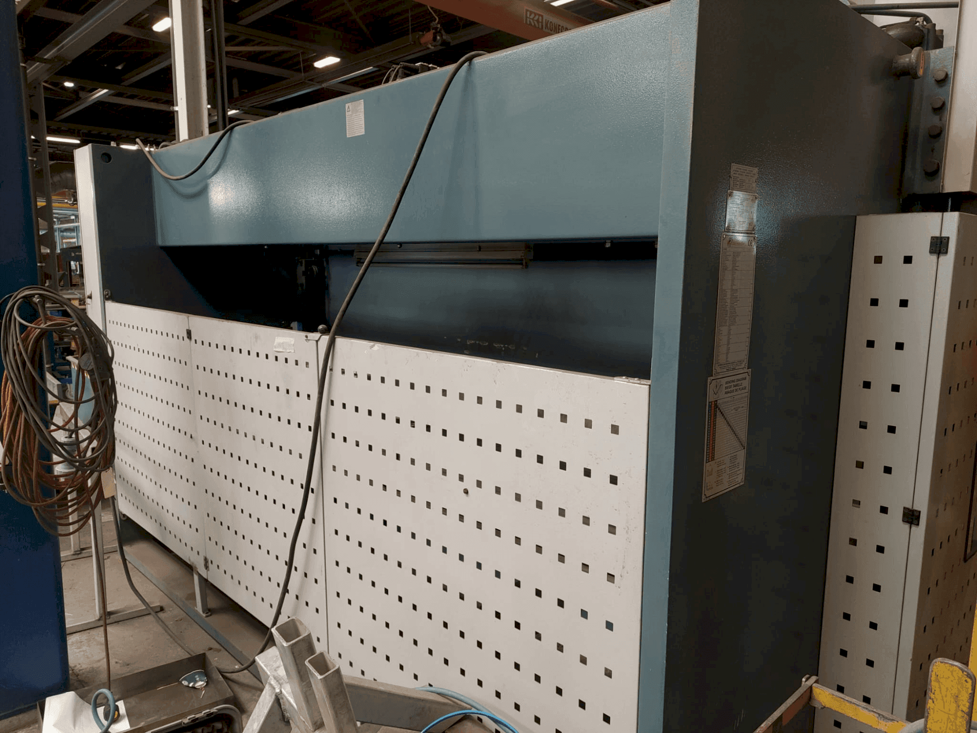 Vista frontal de la máquina Durma E 40160