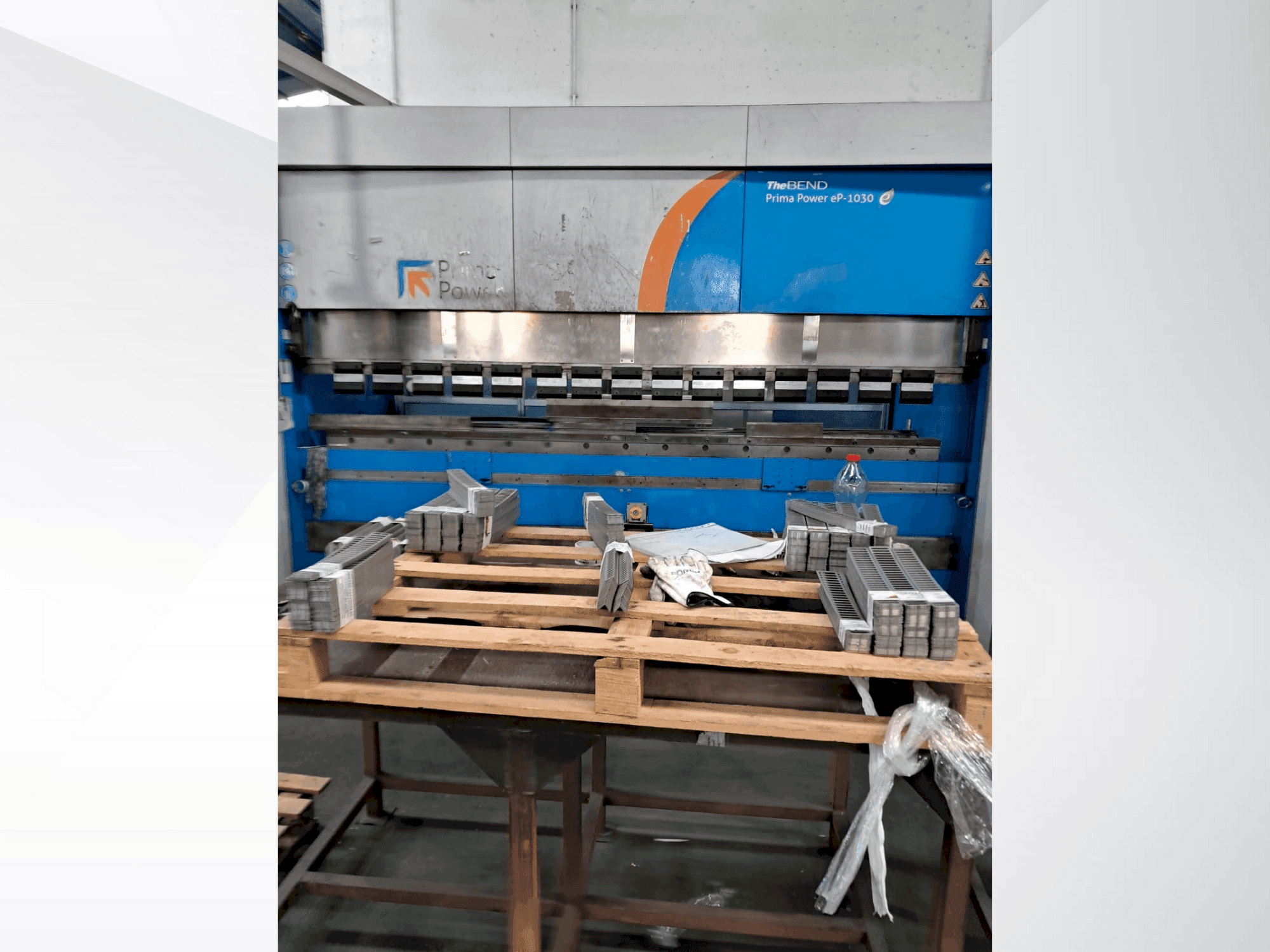 Vista frontal de la máquina Prima Power eP-1030