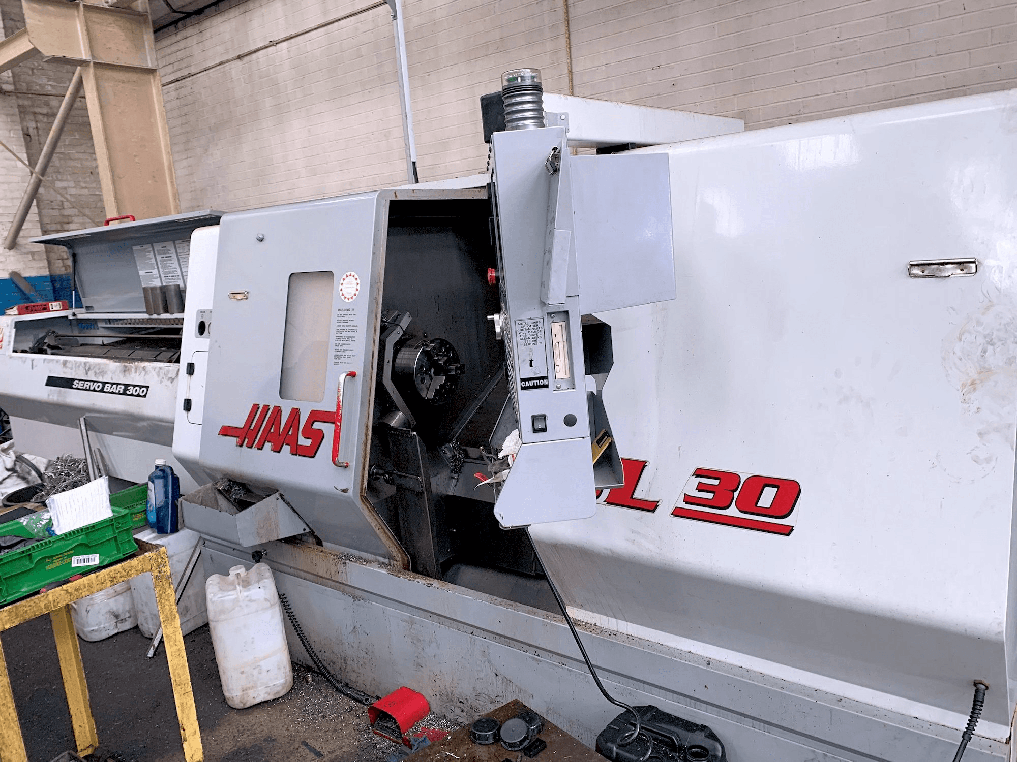 Vista frontal de la máquina HAAS SL-30