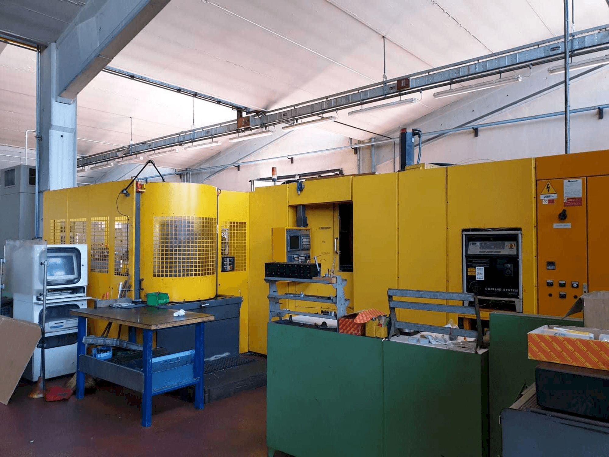 Vista frontal de la máquina Mandelli Thunder 500