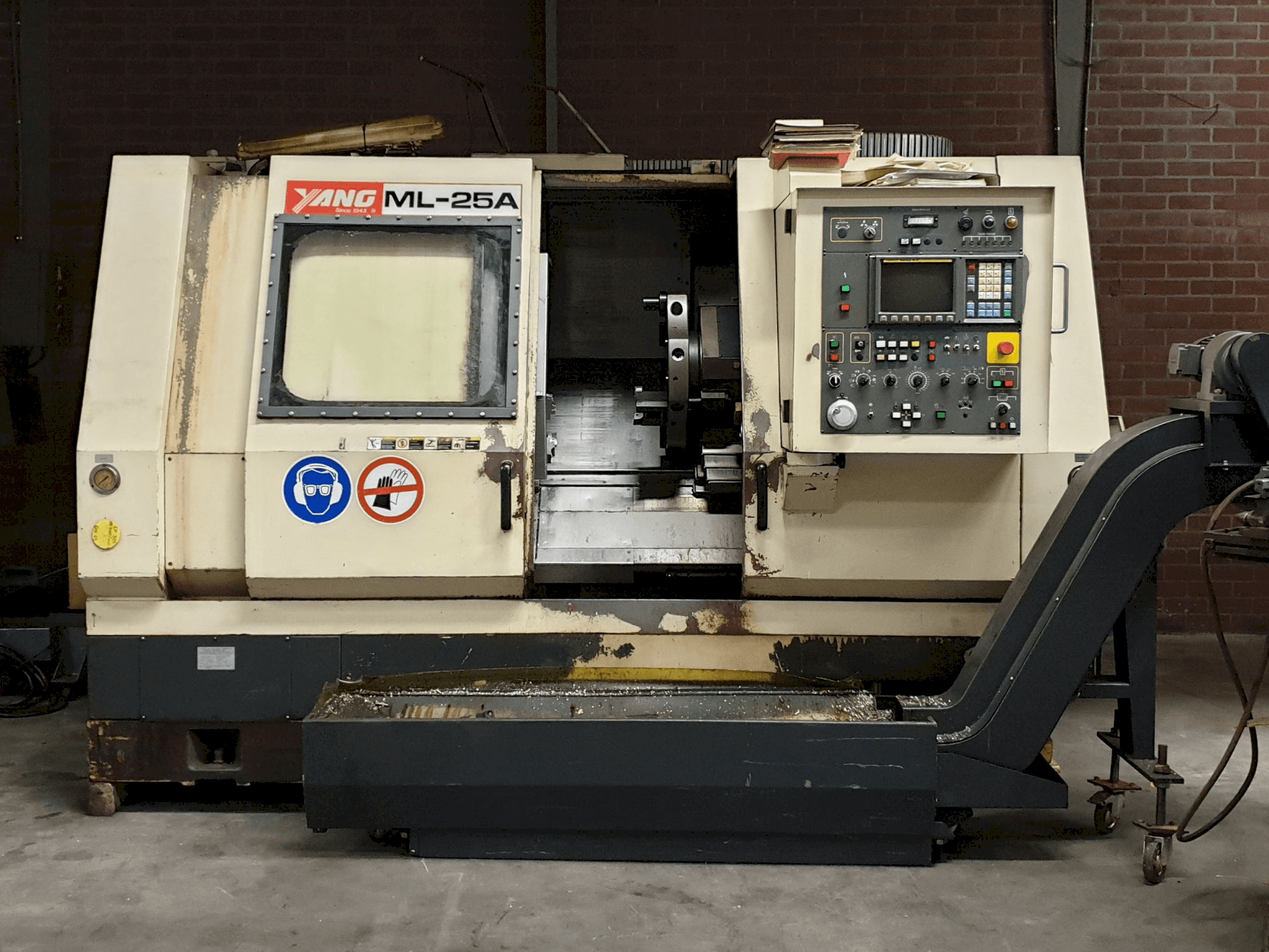 Vista frontal de la máquina Yang ML - 25A