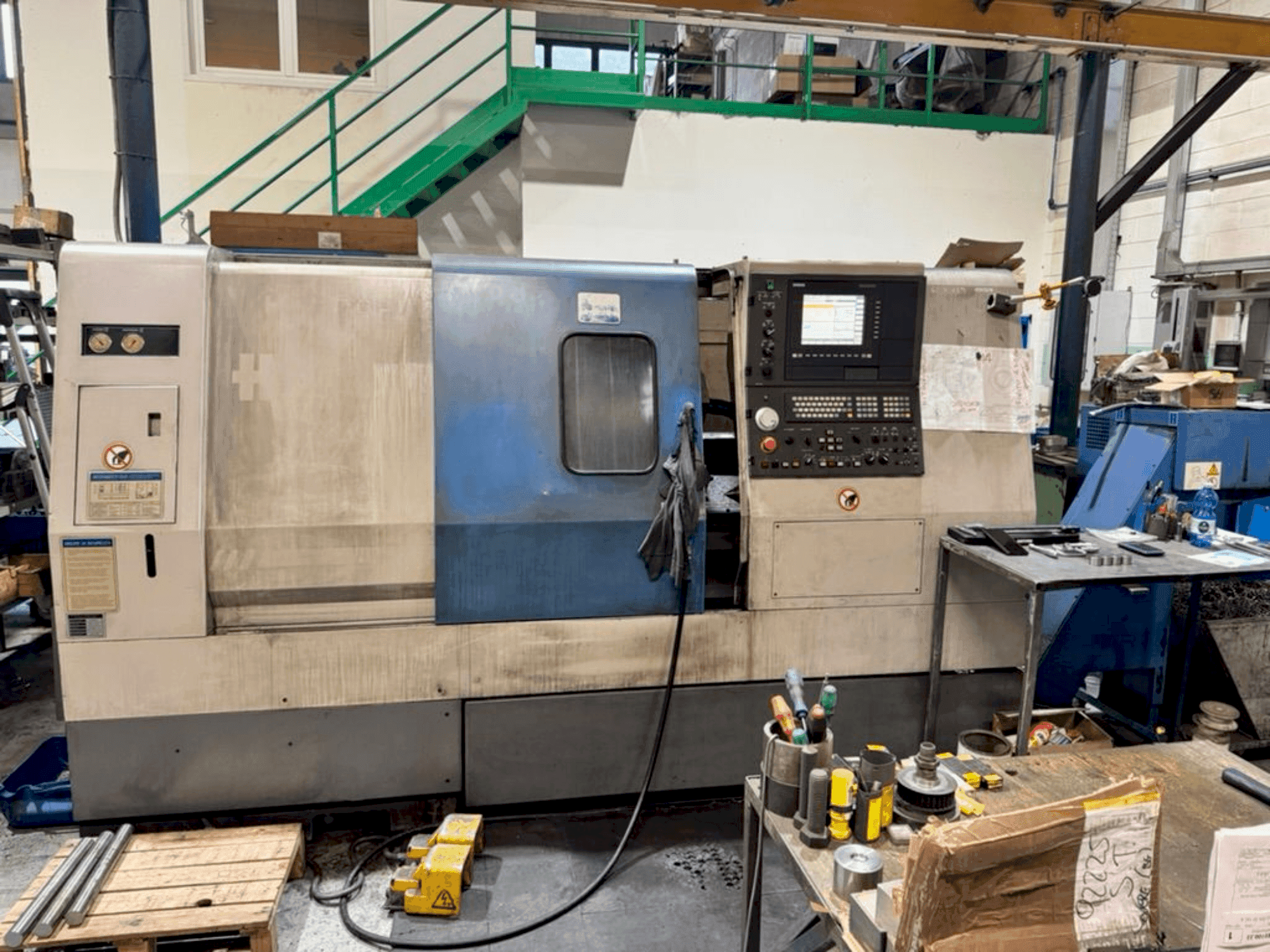 Vista frontal de la máquina Hyundai Hit 250C