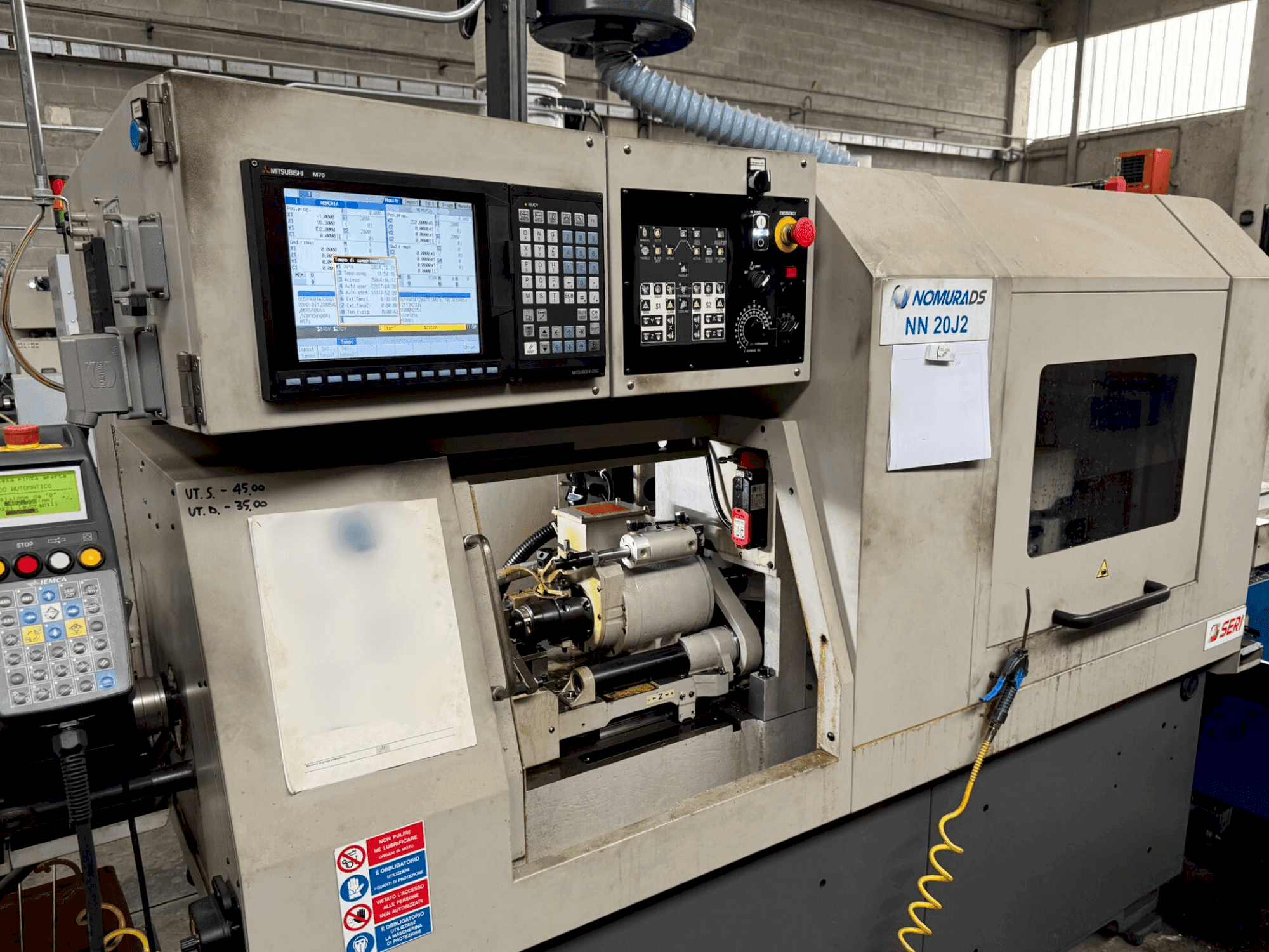 Vista frontal de la máquina NOMURA NN-20 J2