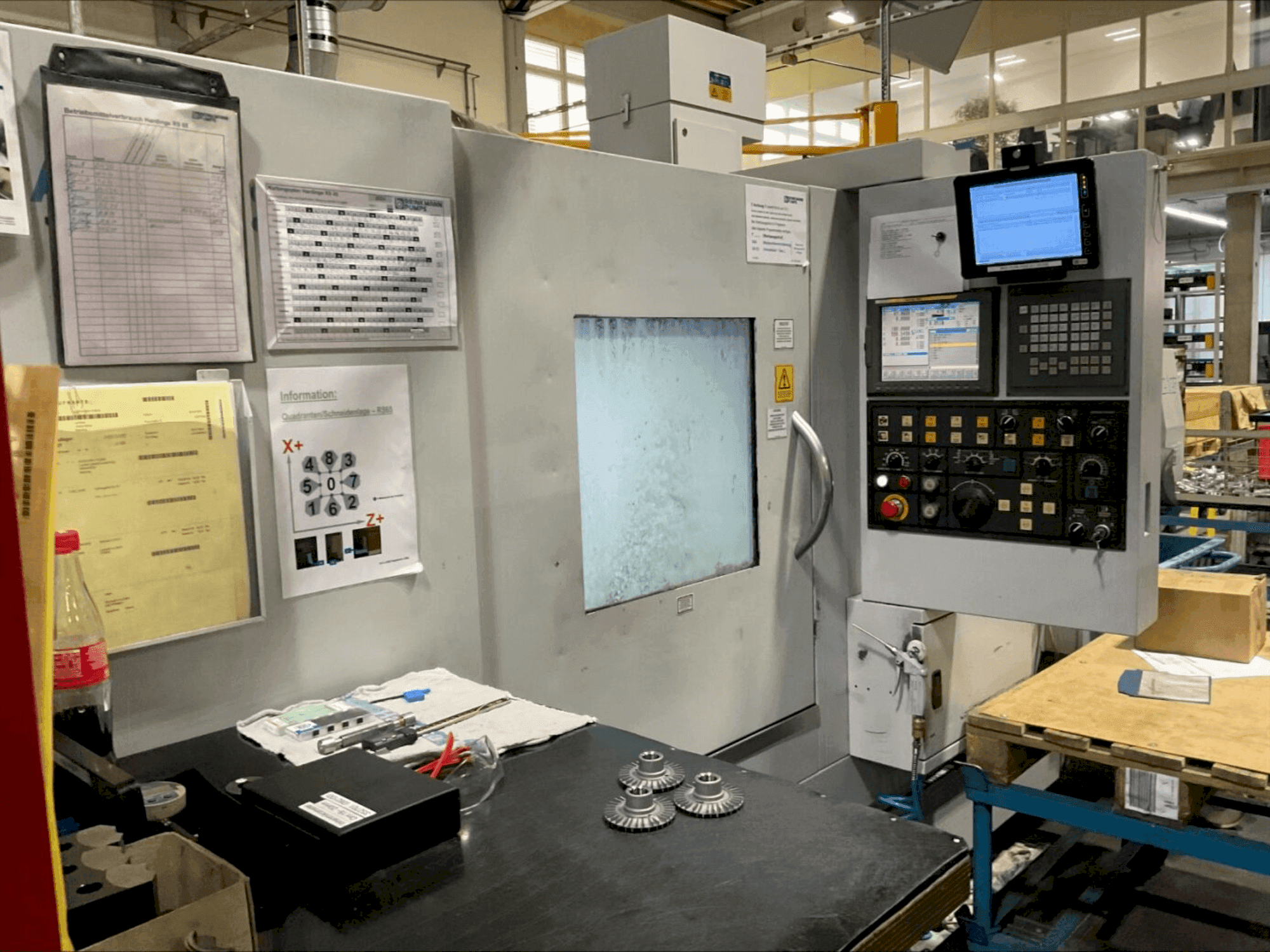 Vista frontal de la máquina HARDINGE RS65