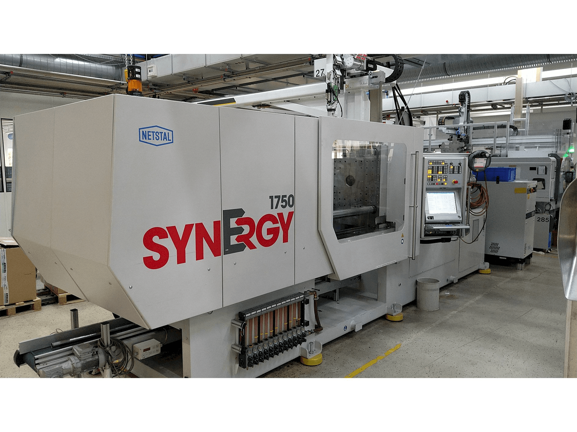 Vista frontal de la máquina Netstal SynErgy 1750-600