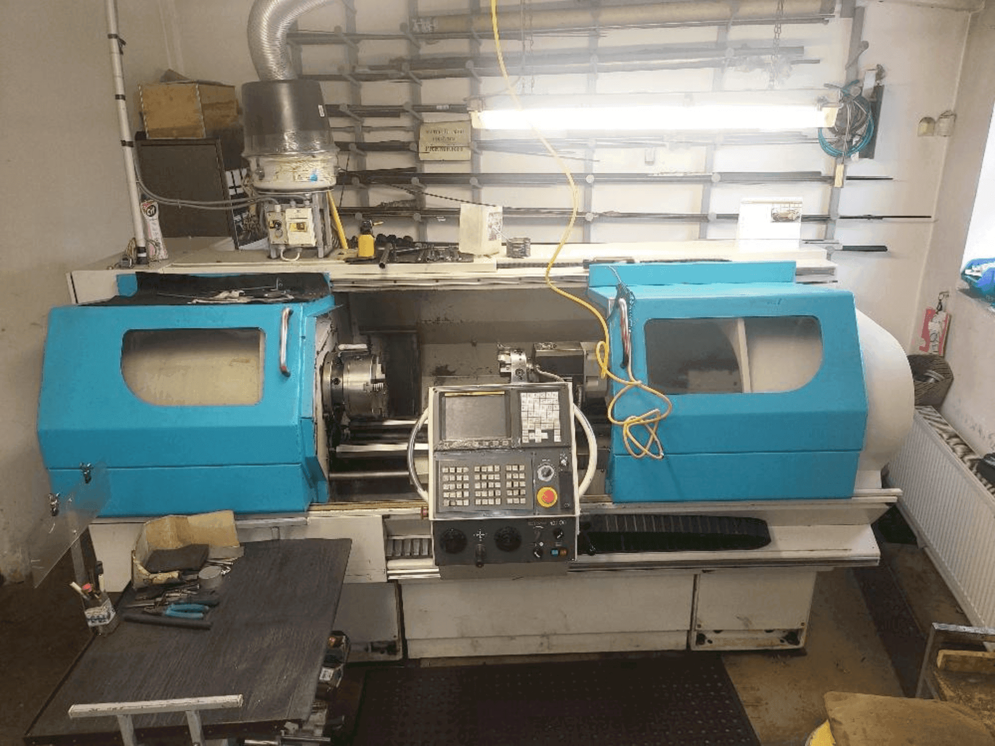 Vista frontal de la máquina 600 Lathes Multiturn 2000