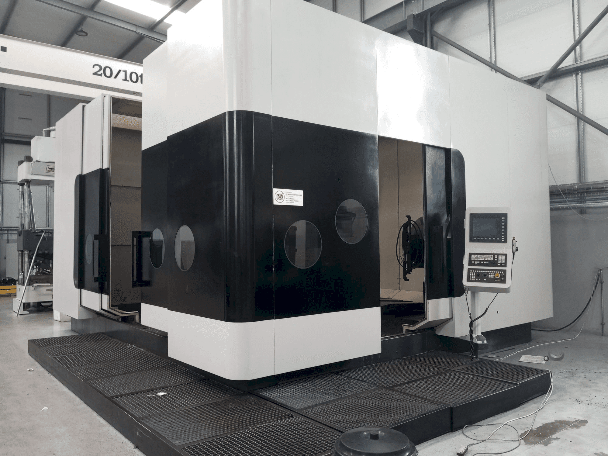 Vista frontal de la máquina CHETO 3000