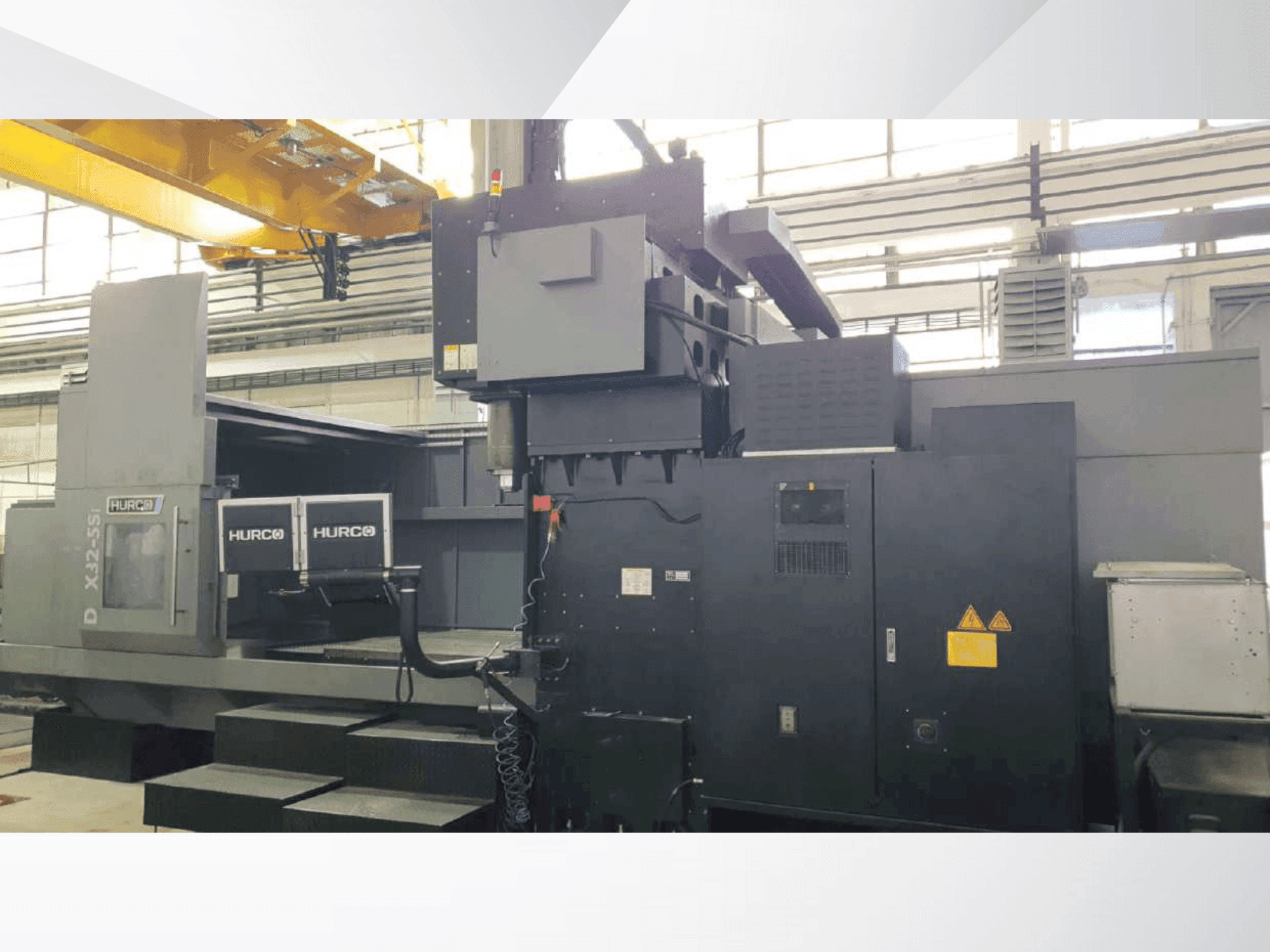 Vista frontal de la máquina Hurco DCX32-5Si
